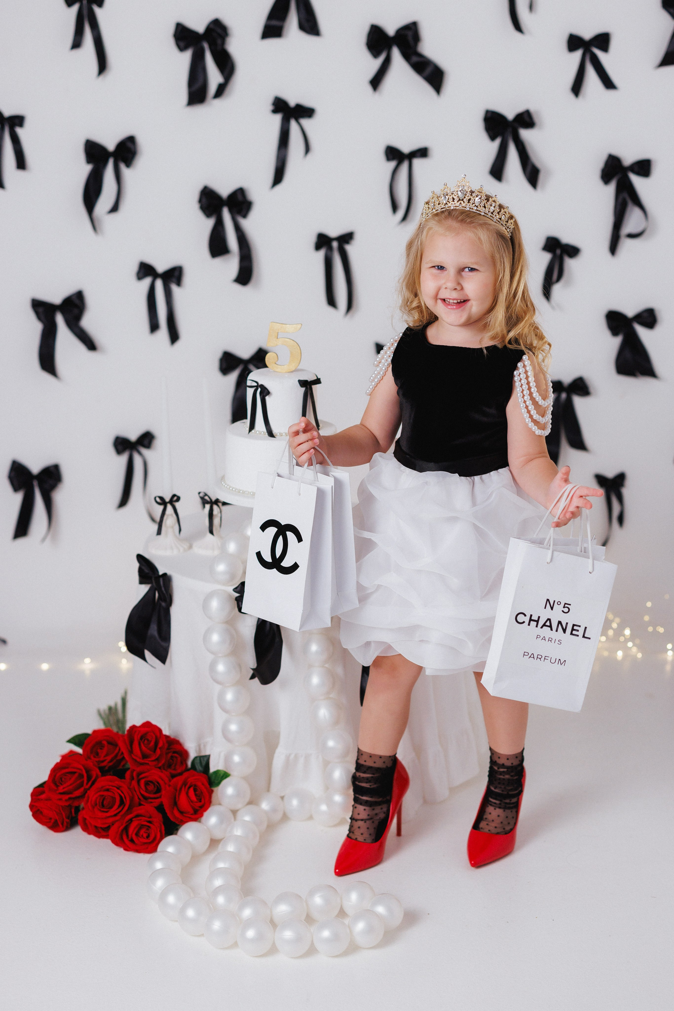 Детская фотосессия к Дню рождения для девочек, фотостудия «Антураж». Семейный и детский фотограф в Краснодаре Анна Трашкова