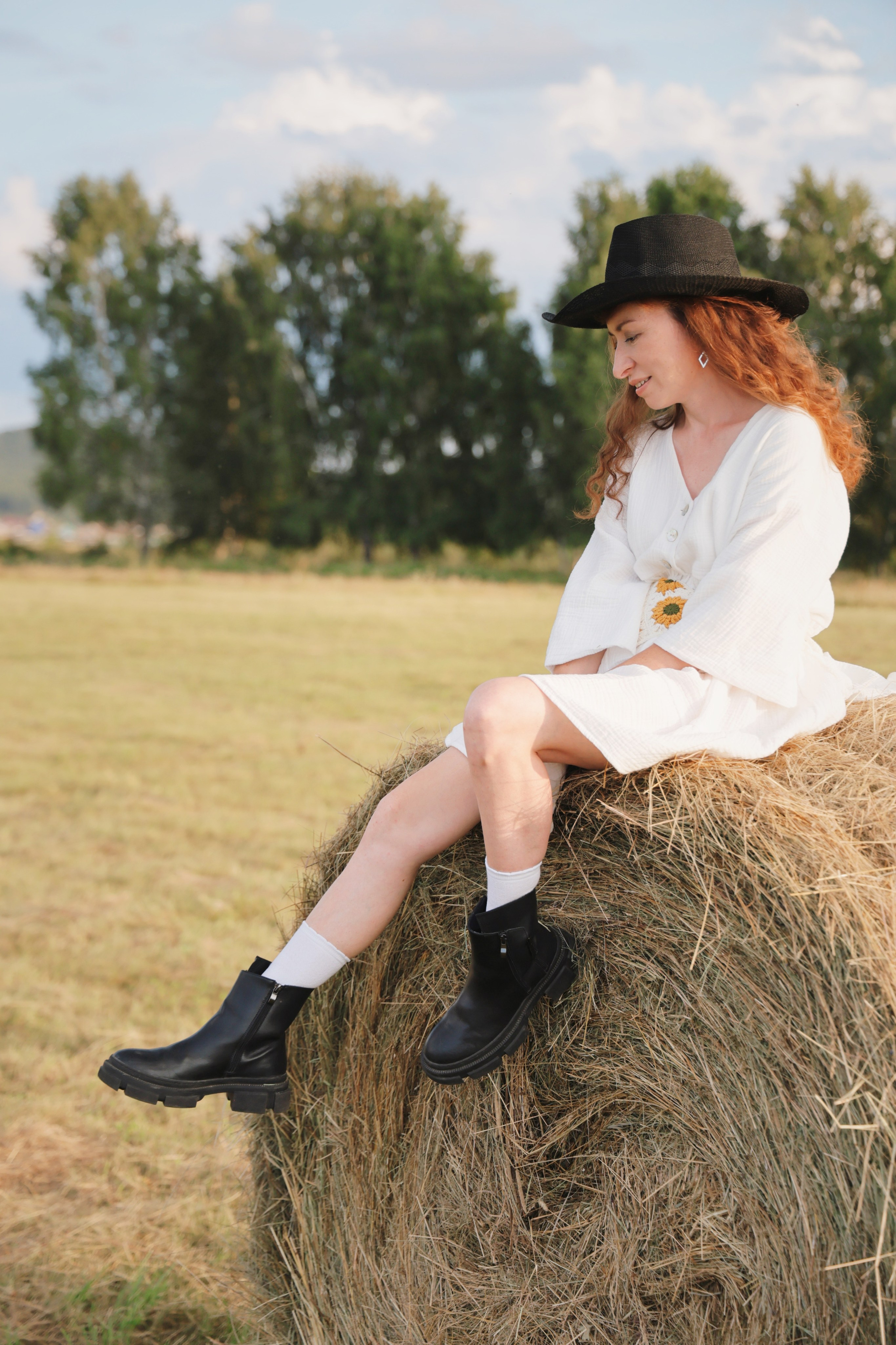 Три девицы на сене). Фотограф Марсель Батыршин