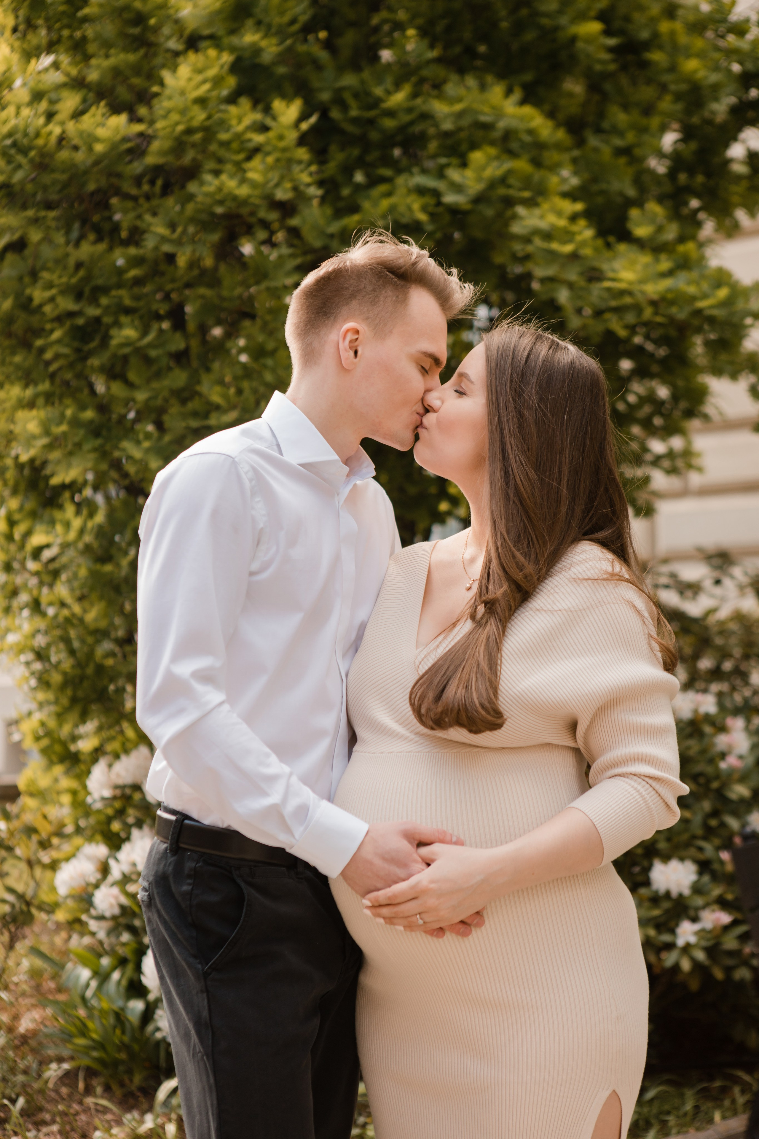 Семейная фотосессия Андрея и Марии. Видеосъемка и фотосъемка свадеб. Фотограф и оператор на свадьбу. Видеосъемка подкастов, собственная видео-фотостудии. Предметная фотосъемка