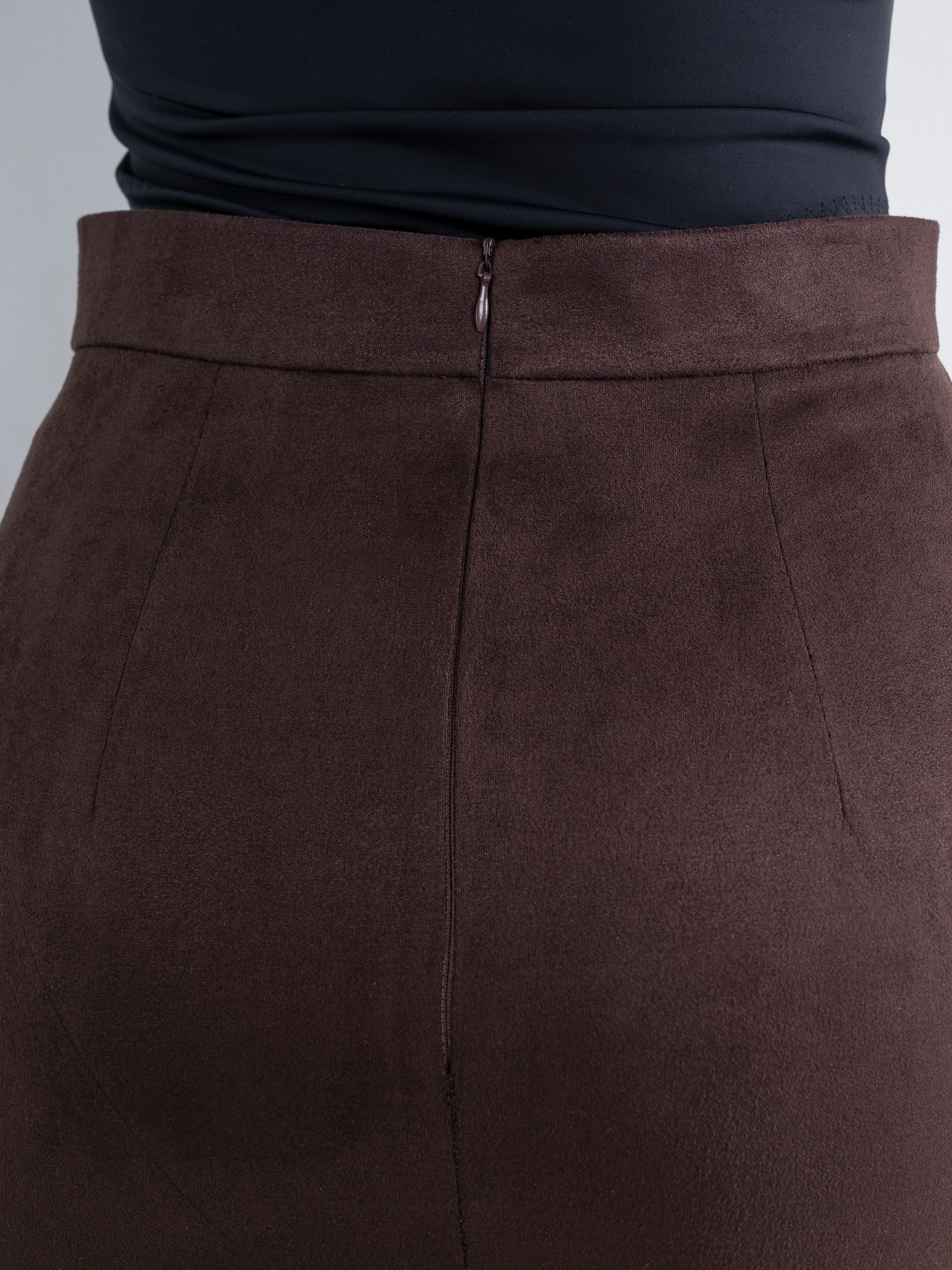 Замшевые юбки серия 2: интерьер+стилист. Предметный фотограф, фото для маркетплейсов Пятигорск, КМВ