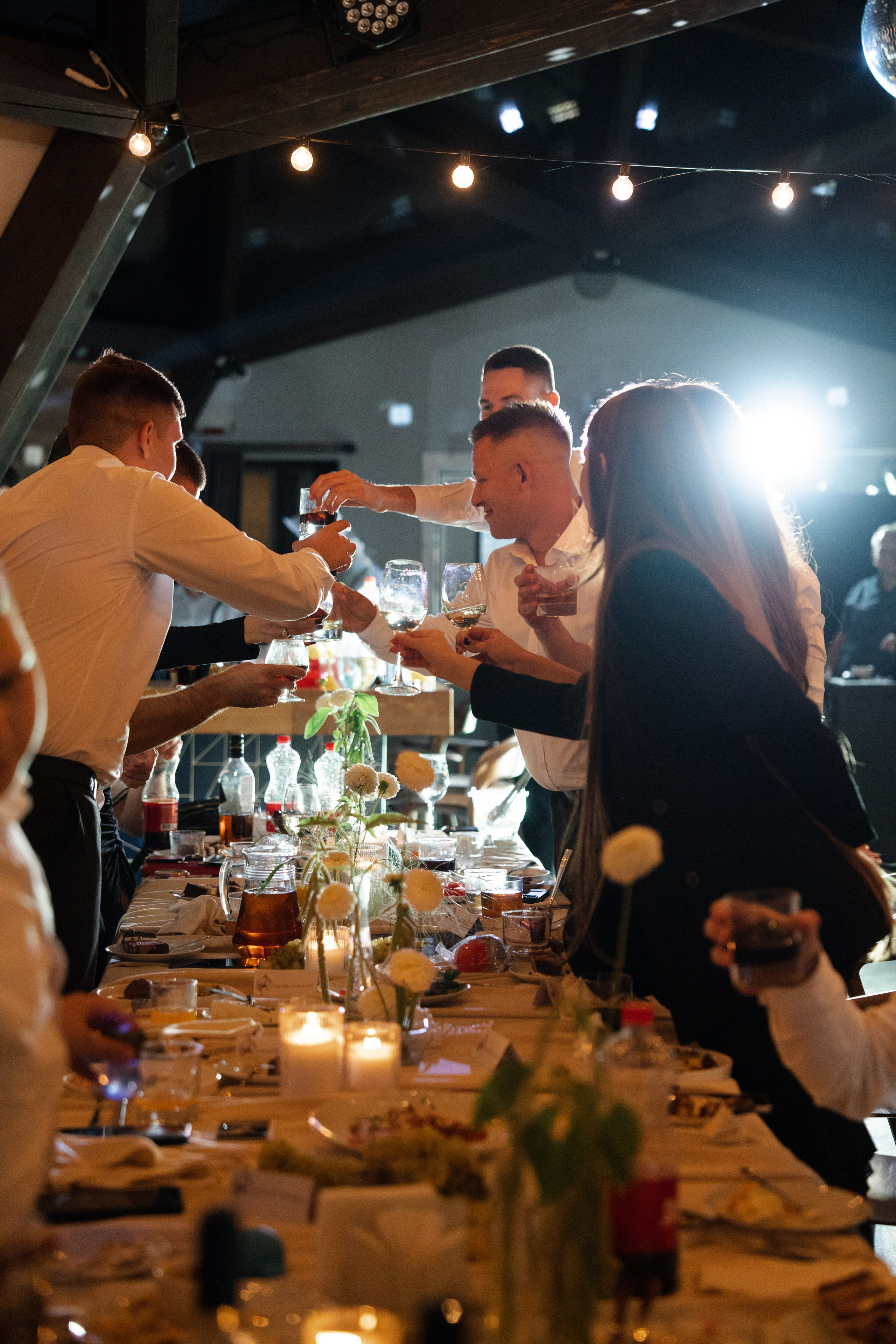 Виктория & Роман. Камерная городская свадьба в видовом ресторане в стиле современная классика. Свадебный фотограф организатор в Санкт-Петербурге Ассоль Опарина