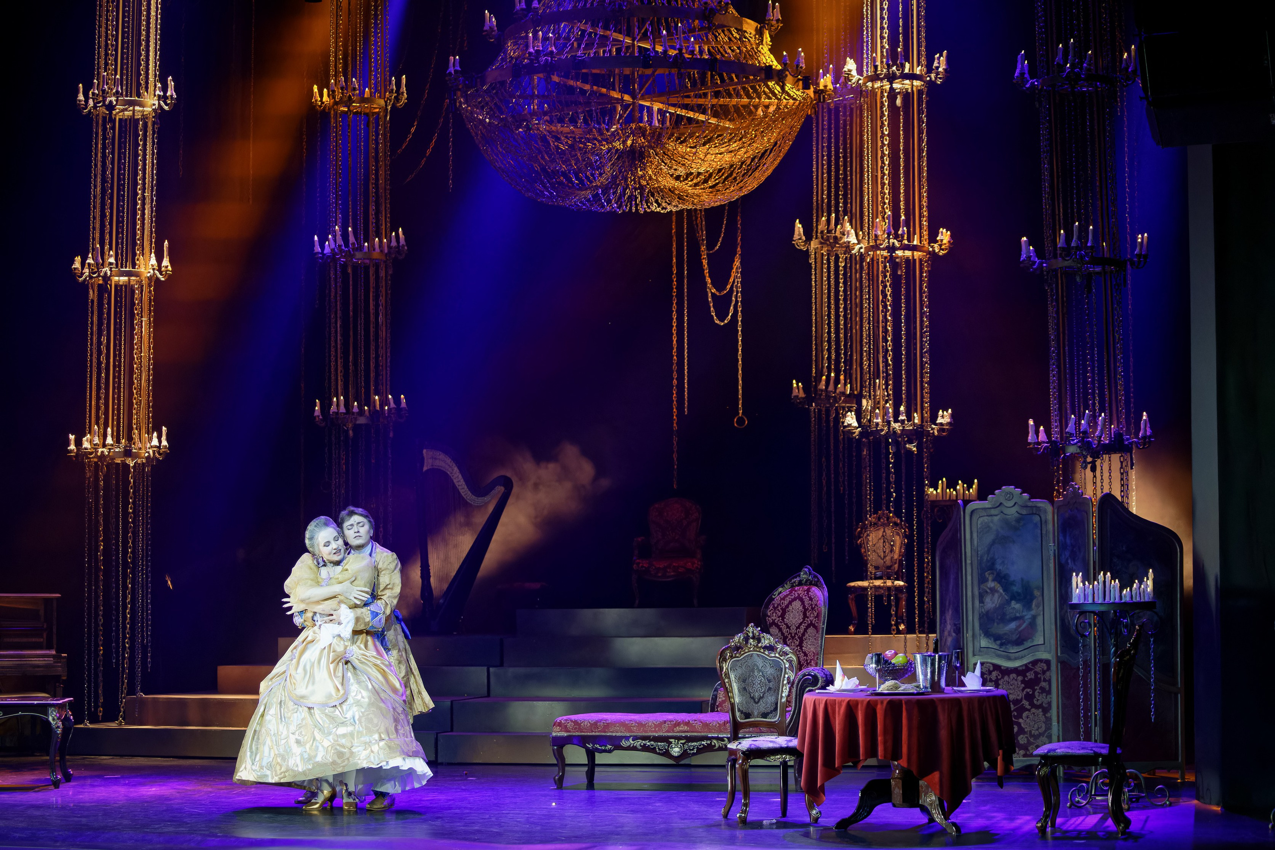 Опасные связи_Чехов-центр. Фотограф. г. Южно-Сахалинск. Олег Толстов