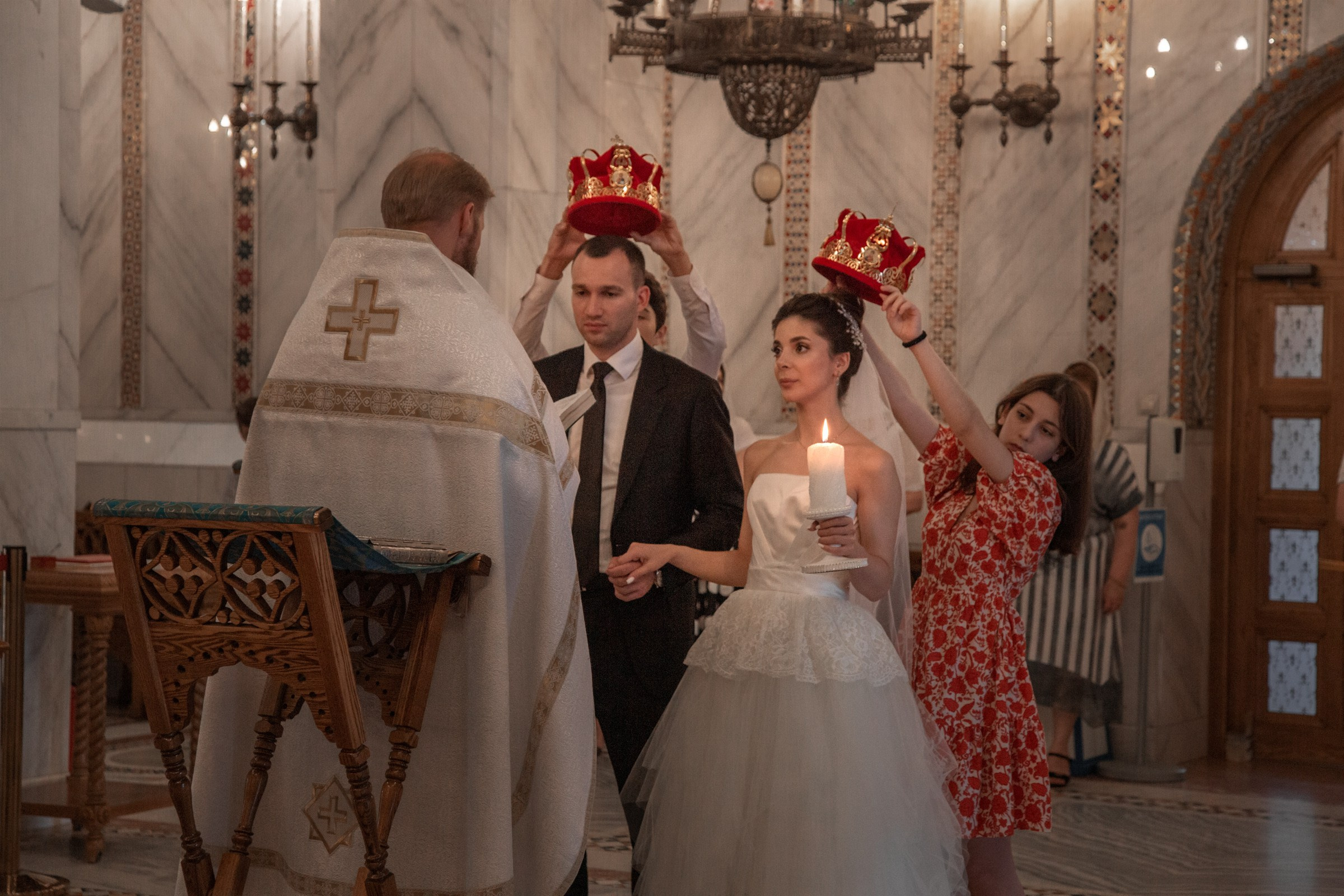 Репортажная съемка венчания в храмах Москвы. Фотограф Анна Татаурова | Авторская фотосъемка в Москве