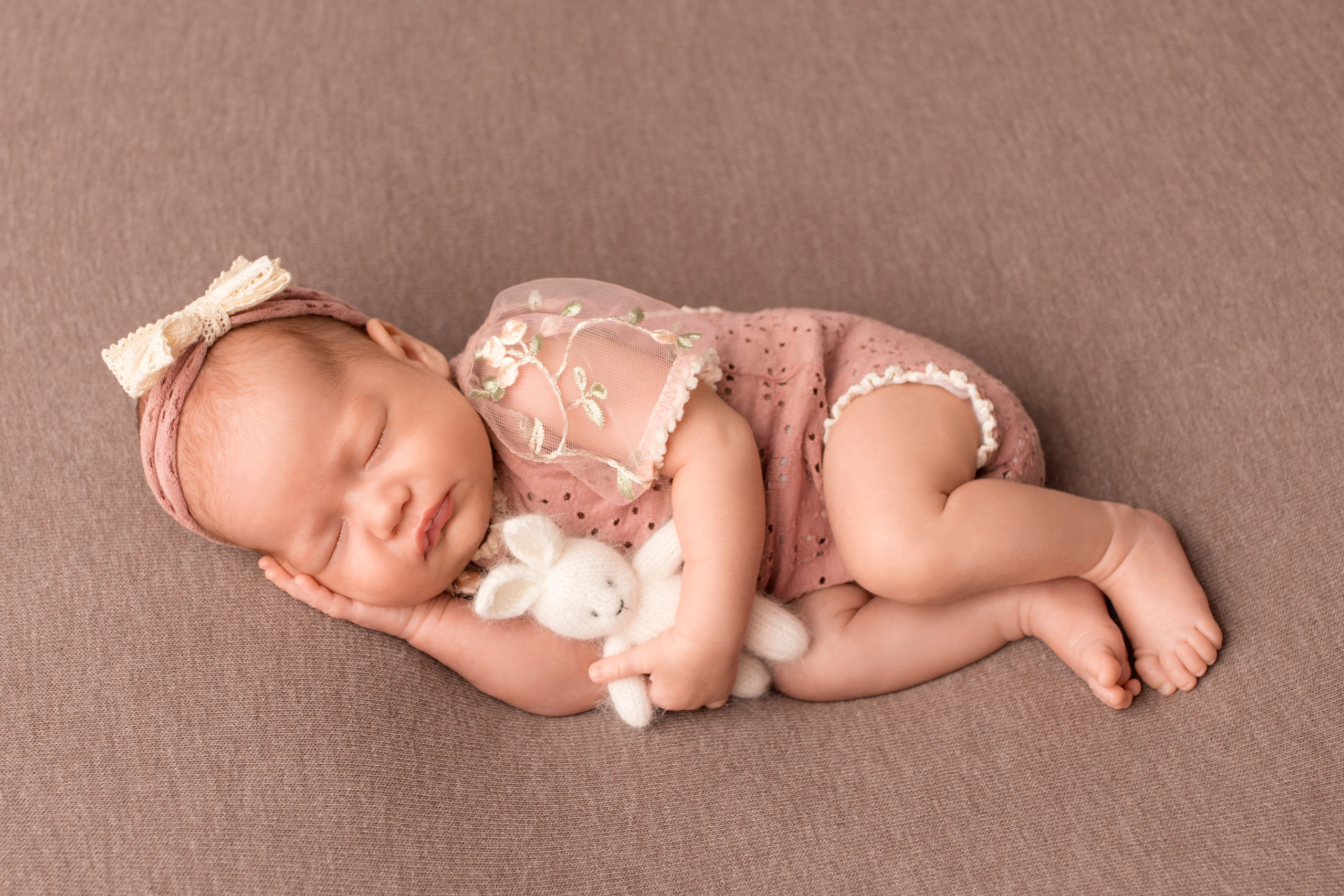 Красивые фотографии малышей у Вас дома. Фотограф новорождённых в Санкт-Петербурге Лилия Яковлева