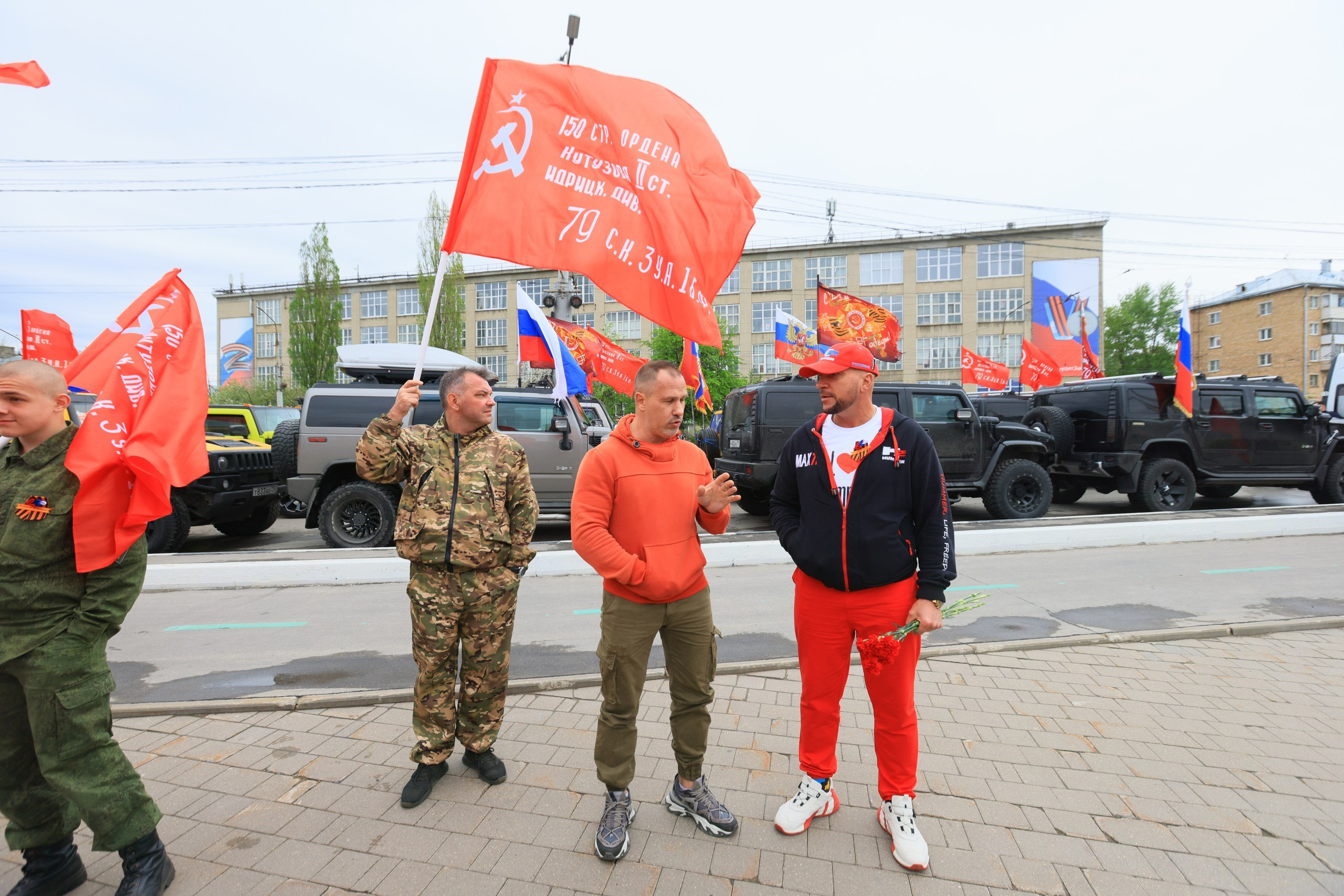 9 мая 2026 Хаммер клуб в День Победы в Туле (У мемориала «Защитникам неба Отечества», музея оружия, «Три штыка». Фотограф в Туле Крупский АнДРей. Фотостудия «КАДР71» в Туле
