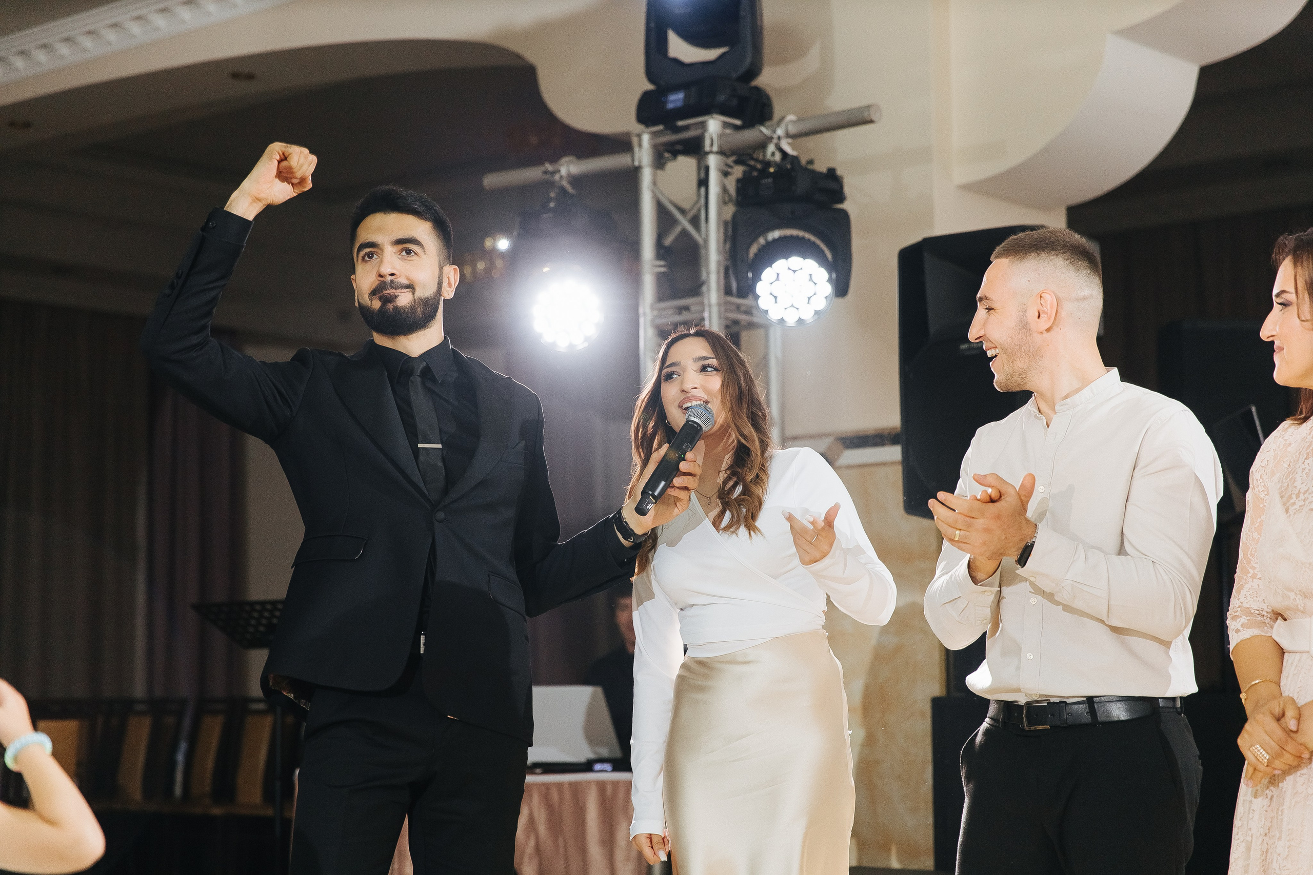 Ани и Назели. 35&5 День рождения, «Янтарь». Фотограф в Красноярске Надежда Воскресенская