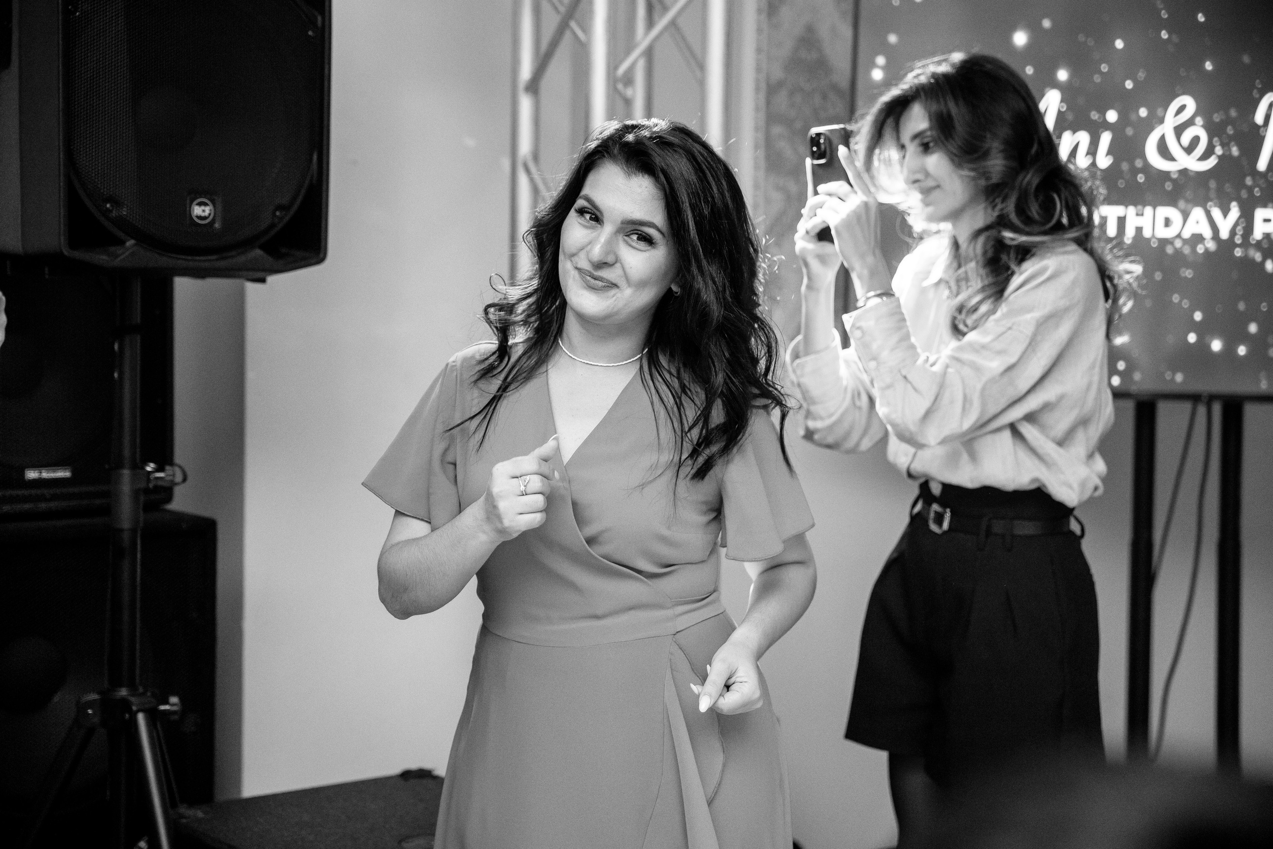 Ани и Назели. 35&5 День рождения, «Янтарь». Фотограф в Красноярске Надежда Воскресенская