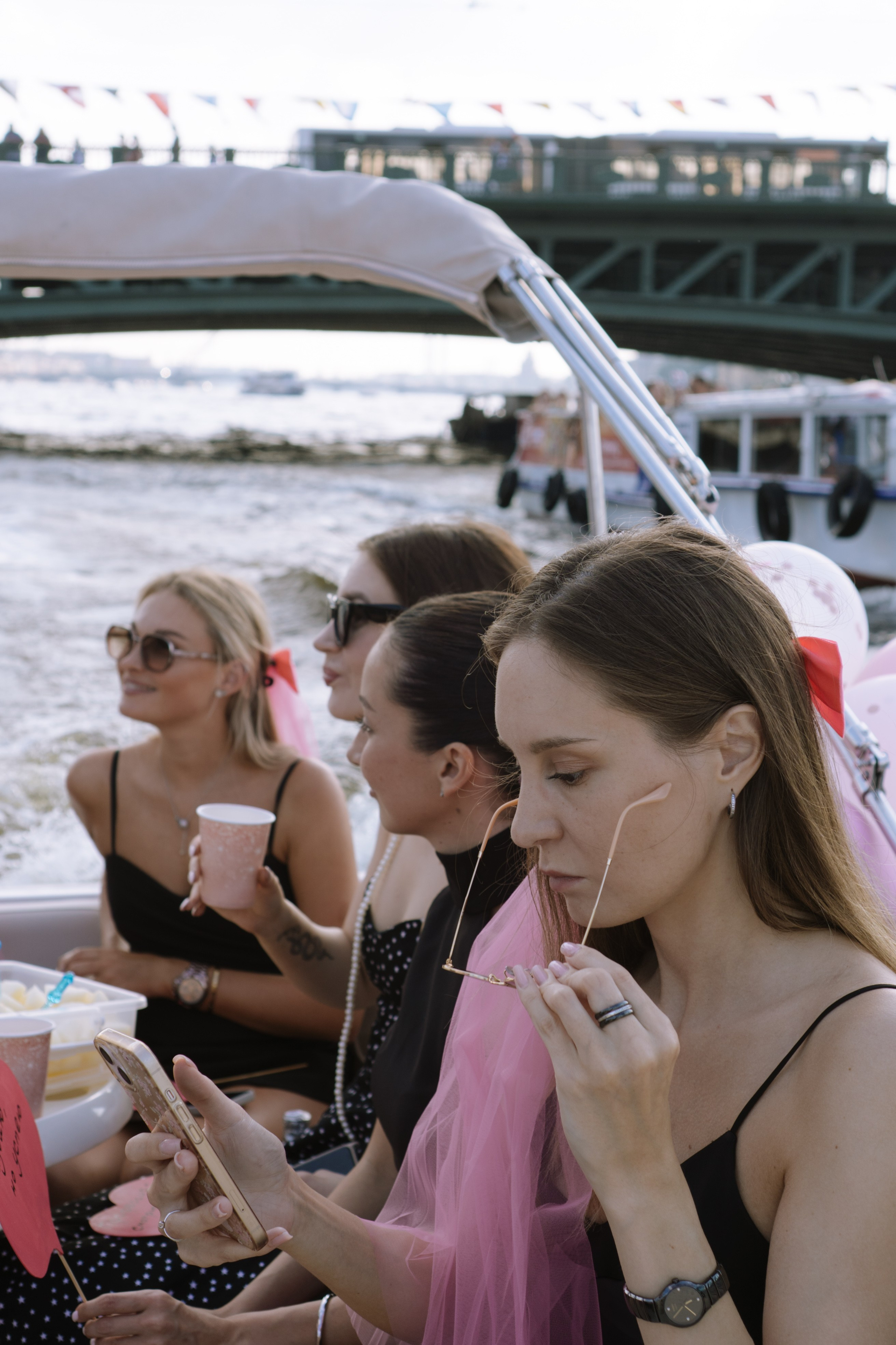 ДЕВИЧНИК НА КАТЕРЕ. Профессиональный фотограф, Санкт-Петербург — Виктория Богомолова