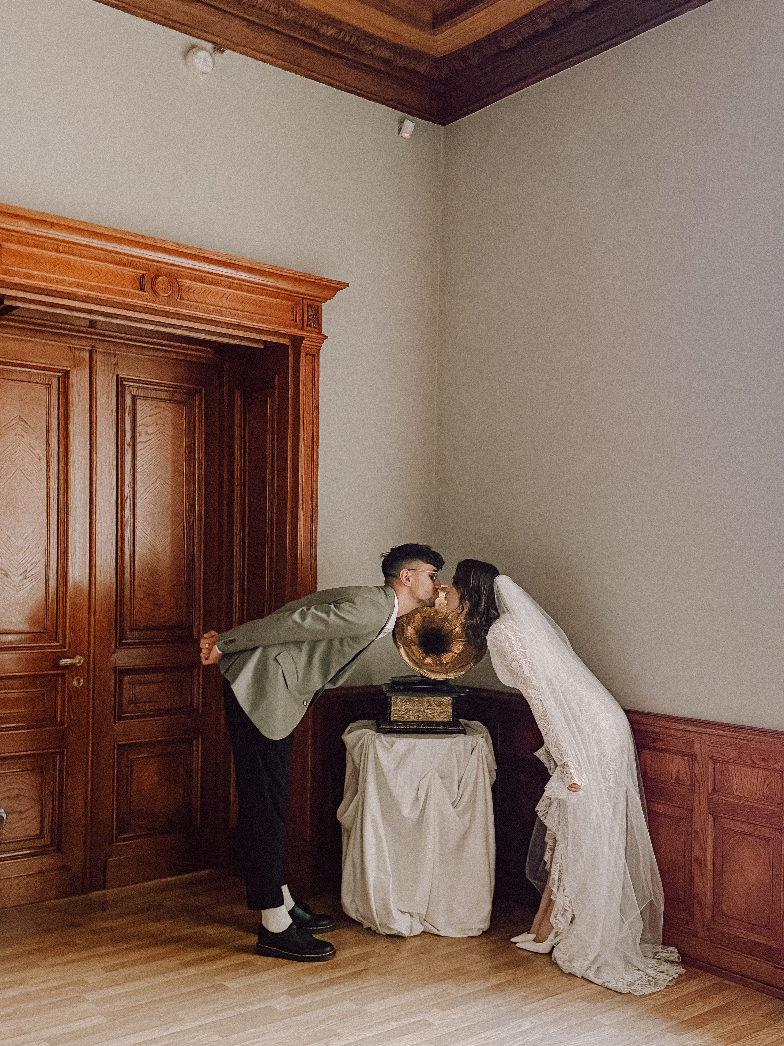 ФОТО НА ТЕЛЕФОН ВО ВРЕМЯ БРАКОСОЧЕТАНИЯ В ПЕРВОМ ДВОРЦЕ И ПРОГУЛКИ. Профессиональный фотограф, Санкт-Петербург — Виктория Богомолова