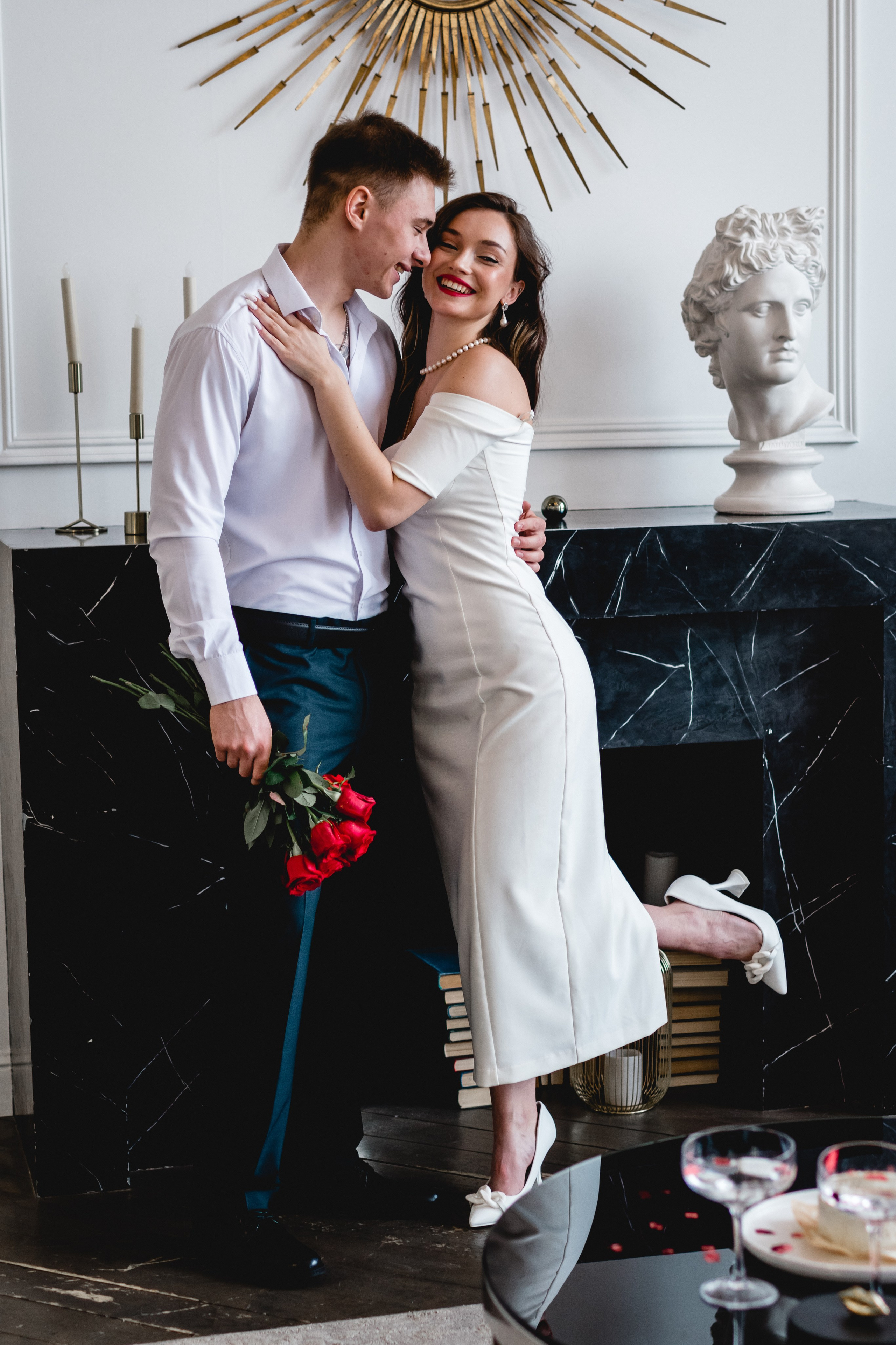 Фотосессия Love story, свадебная фотосессия, красивая пара сидит на кровати, свадебный фотограф москва, идеи для свадебной фотосессии, фотограф москва, фотограф истра, фотограф на свадьбу недорого