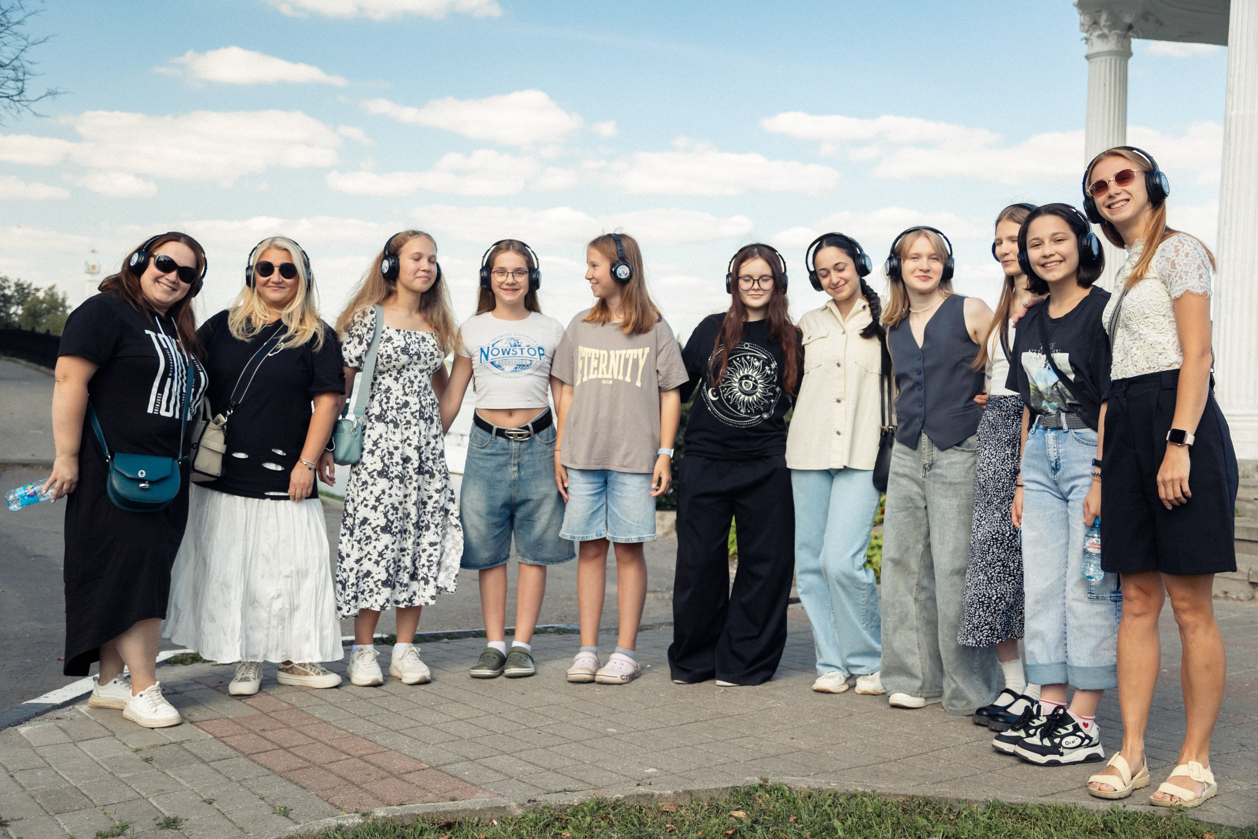 Экскурсия. На каждом снимке всегда два человека: фотограф и зритель