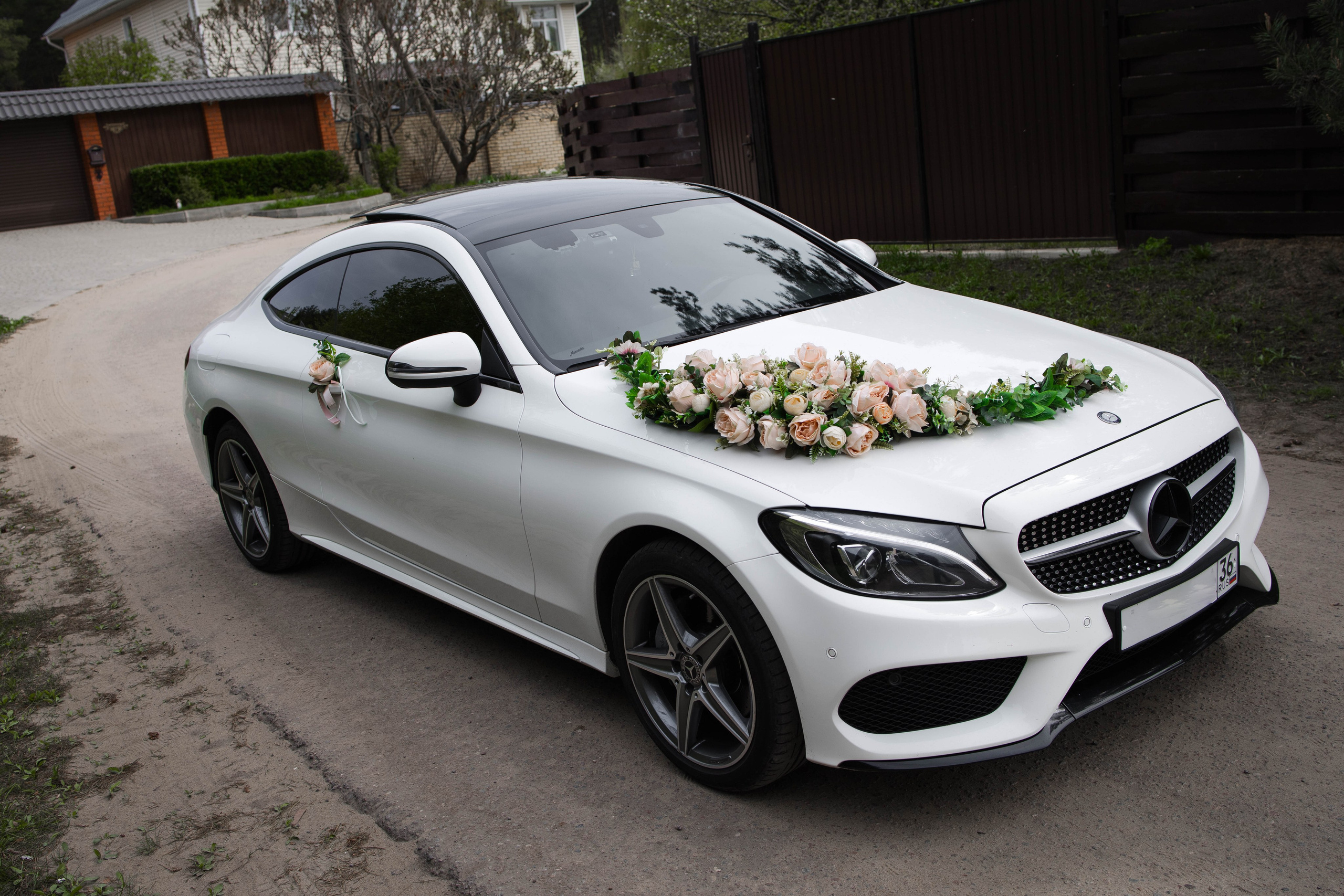 Свадебные украшения на а/м. Семейный свадебный фотограф в Воронеже и Россоши