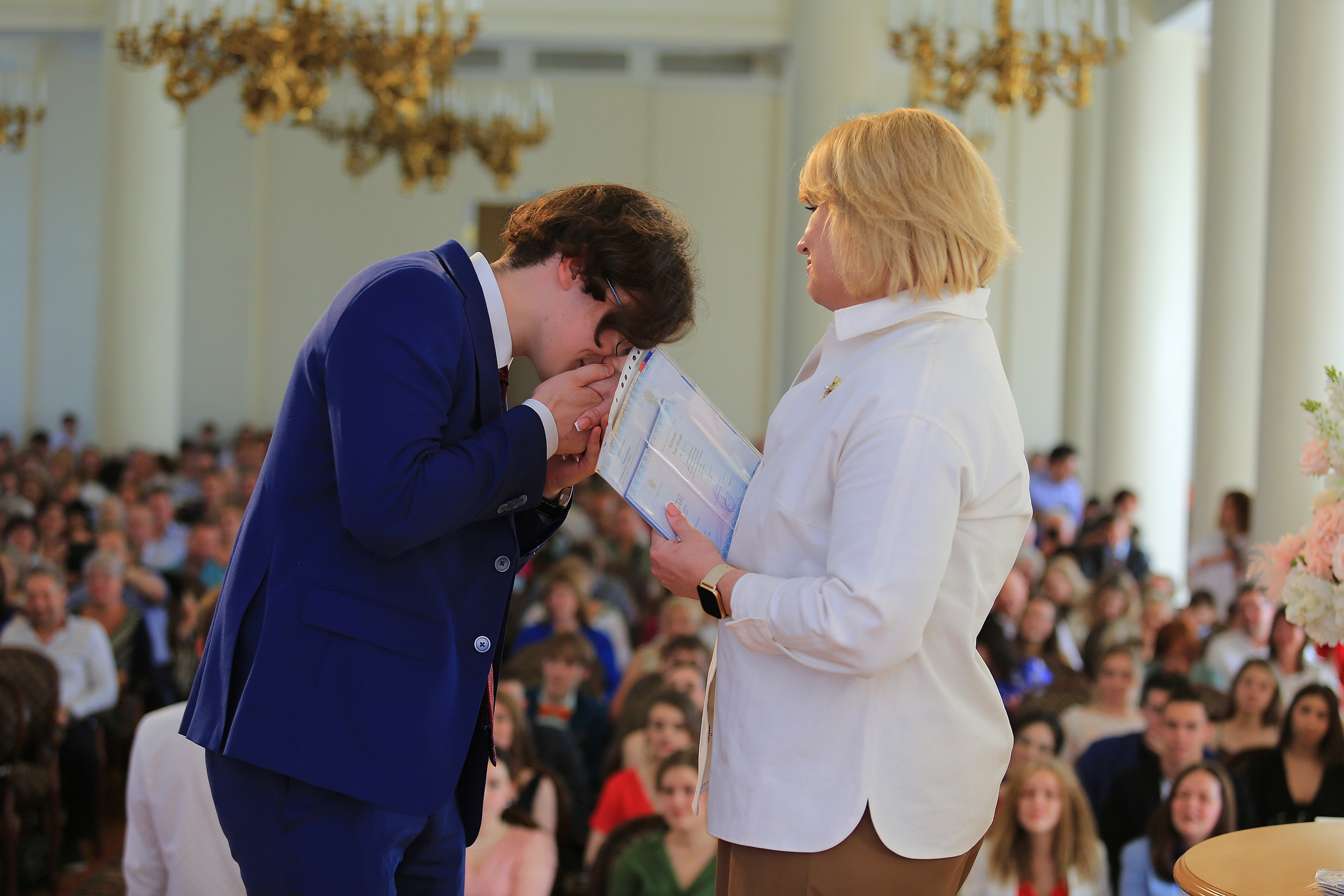 Вручение аттестатов 11 гимназия. Школьный фотограф в Туле Светлана Привезенцева