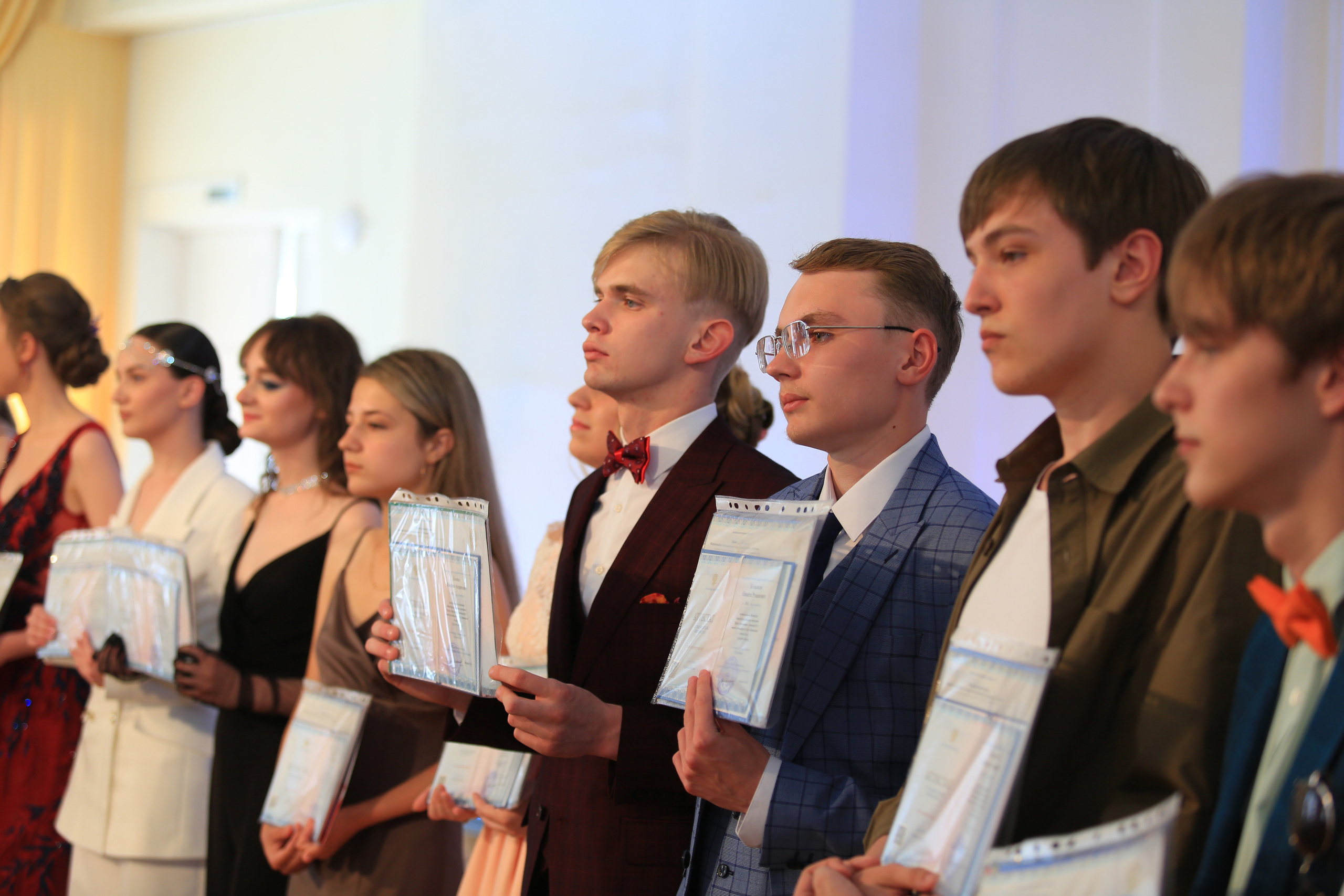 Вручение аттестатов 11 гимназия. Школьный фотограф в Туле Светлана Привезенцева