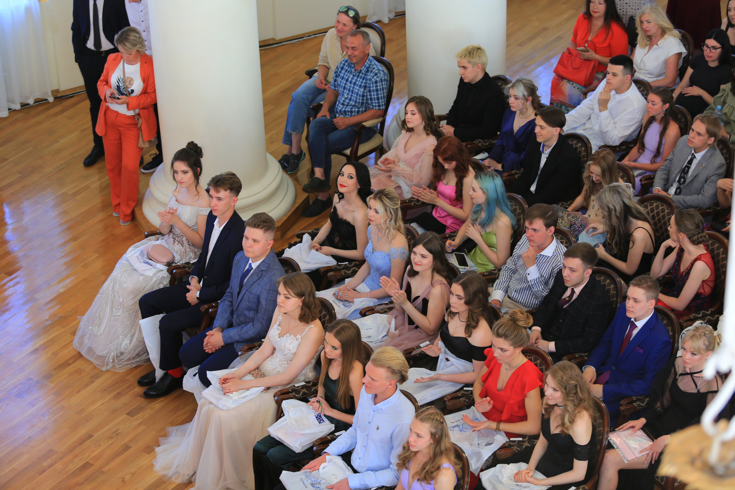 Вручение аттестатов 11 гимназия. Школьный фотограф в Туле Светлана Привезенцева