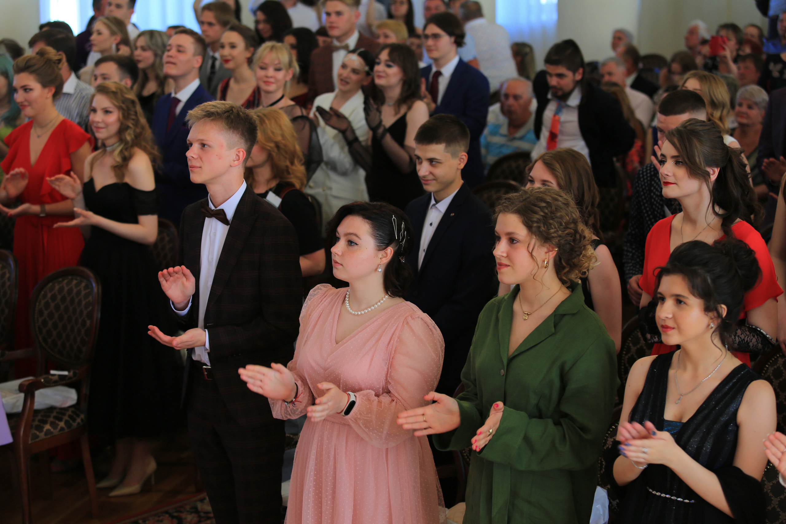 Вручение аттестатов 11 гимназия. Школьный фотограф в Туле Светлана Привезенцева