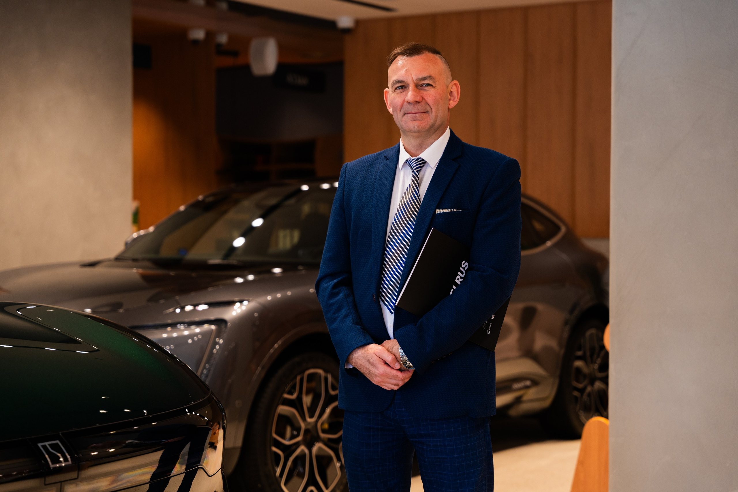 Интерьерная фотосъемка автосалона Elrus в Краснодаре. Zeekr, LiXiang Профессиональная фотосъемка интерьера премиум-автосалона в Краснодаре. Шедевры для Вас! Фотограф и Видеограф в Краснодаре Пахиев Руслан