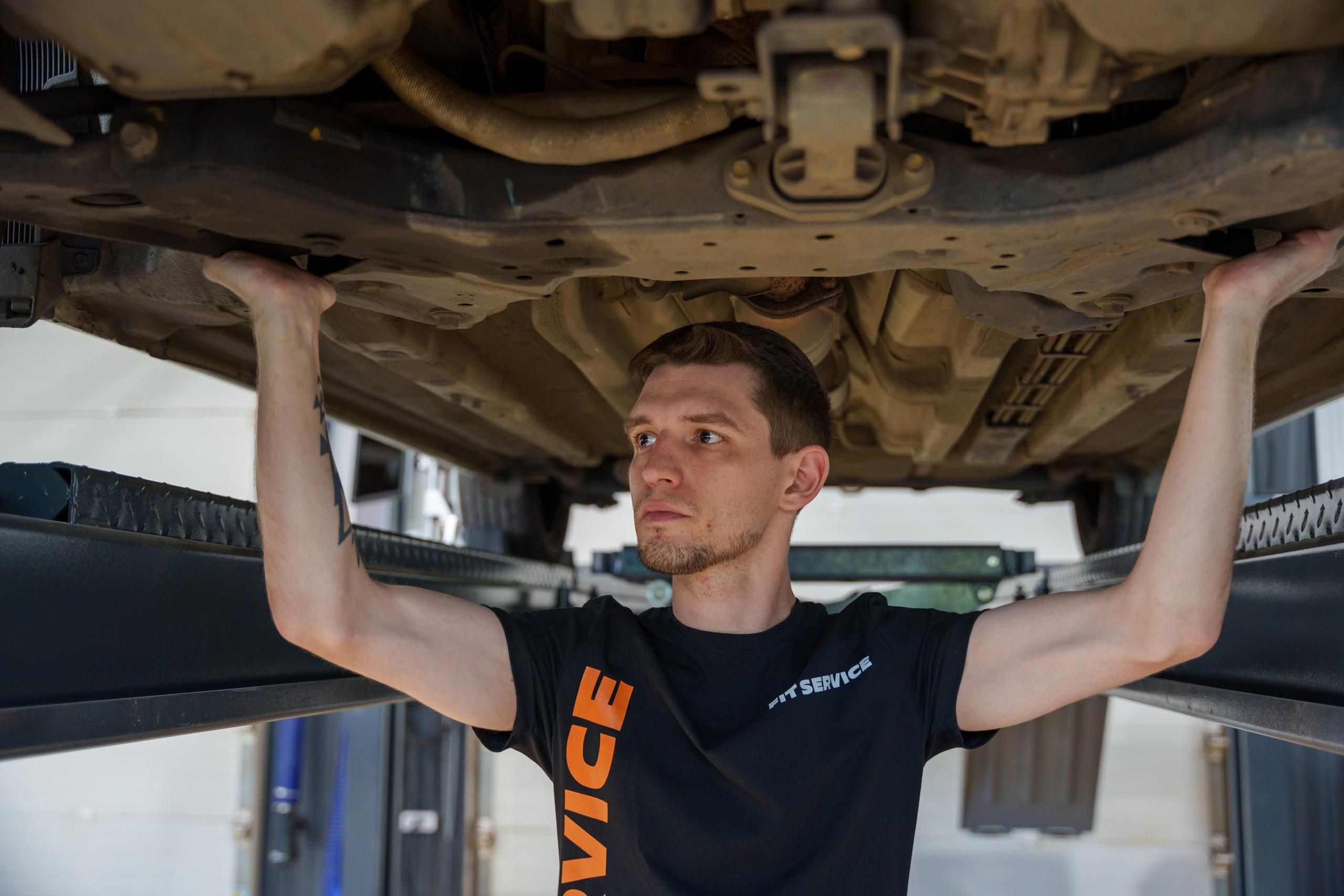 Интерьерная фотосъемка автосервиса Fit Service в Краснодаре — Профессиональная фотосъемка интерьера техцентра в Краснодаресеть СТО. Шедевры для Вас! Фотограф и Видеограф в Краснодаре Пахиев Руслан