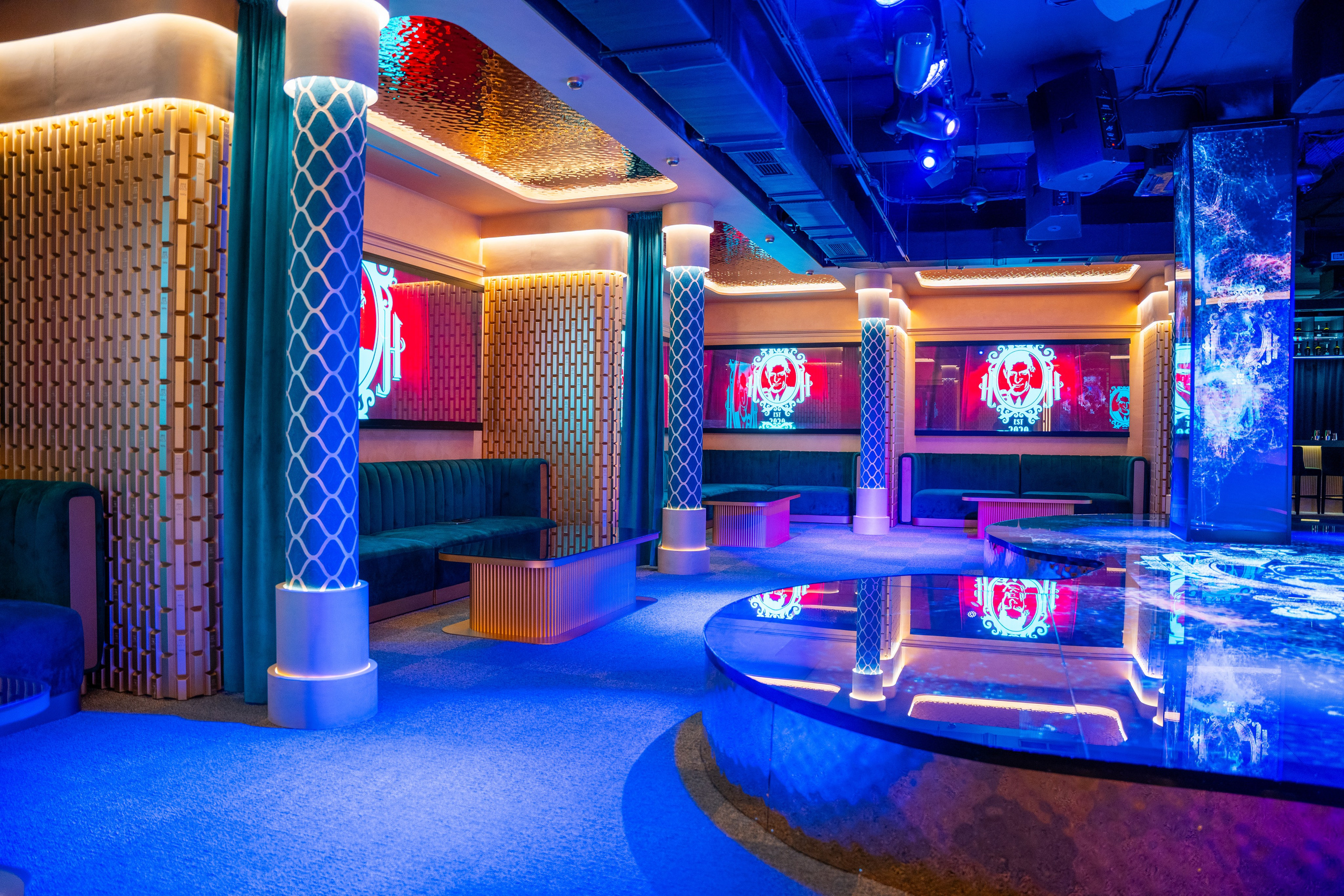 Фотосъемка интерьера стриптиз-клуба Hefner — элитный клуб Краснодара. Интерьерная фотосъемка клуба Hefner в Краснодаре — профессионально. Шедевры для Вас! Фотограф и Видеограф в Краснодаре Пахиев Руслан