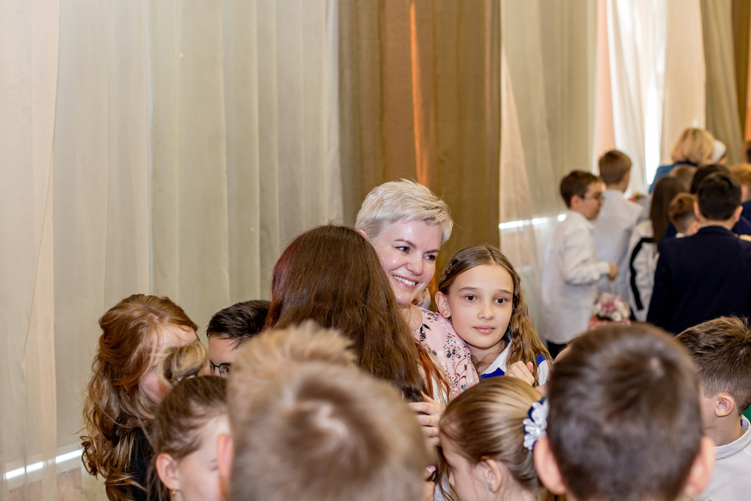 Выпускной праздник в начальной школе. Фотограф и видеограф Москва. Свадебный фотограф, видеограф. Выпускные альбомы. Оживающие альбомы