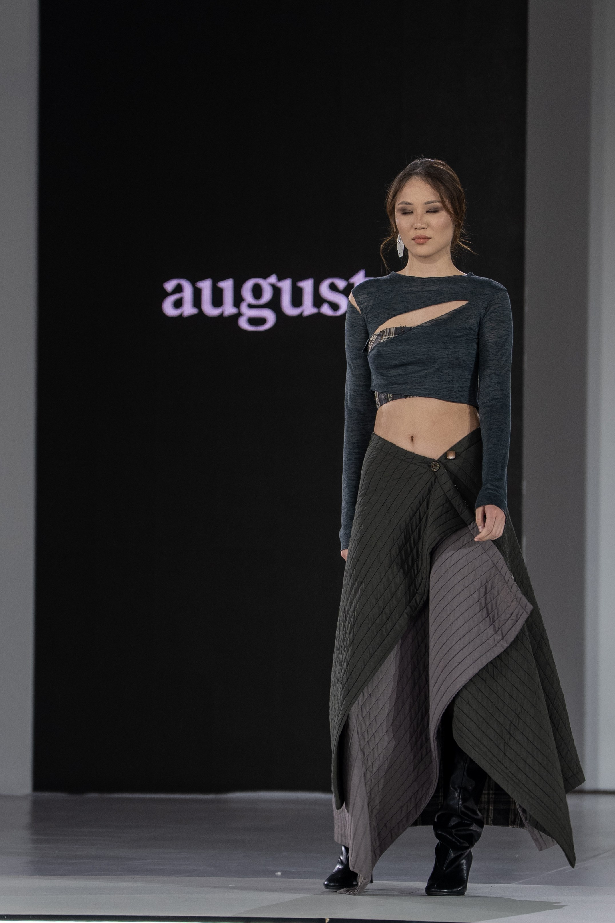 Design August. Сайт Алматинского НЮ АРТ, будуар и фэшн фотографа Дениса Карпенко