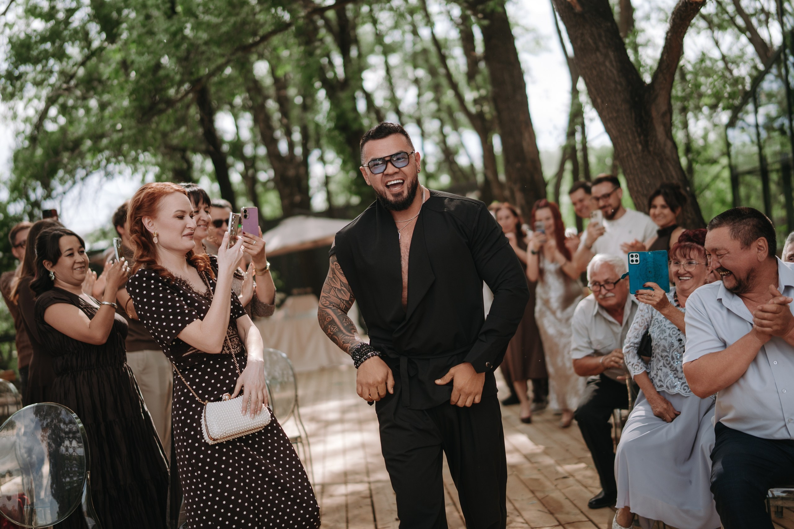 Свадьба в Светоль (Хотим Едим) — фотосессия у Дворца борьбы и выездная регистрация в оранжерее