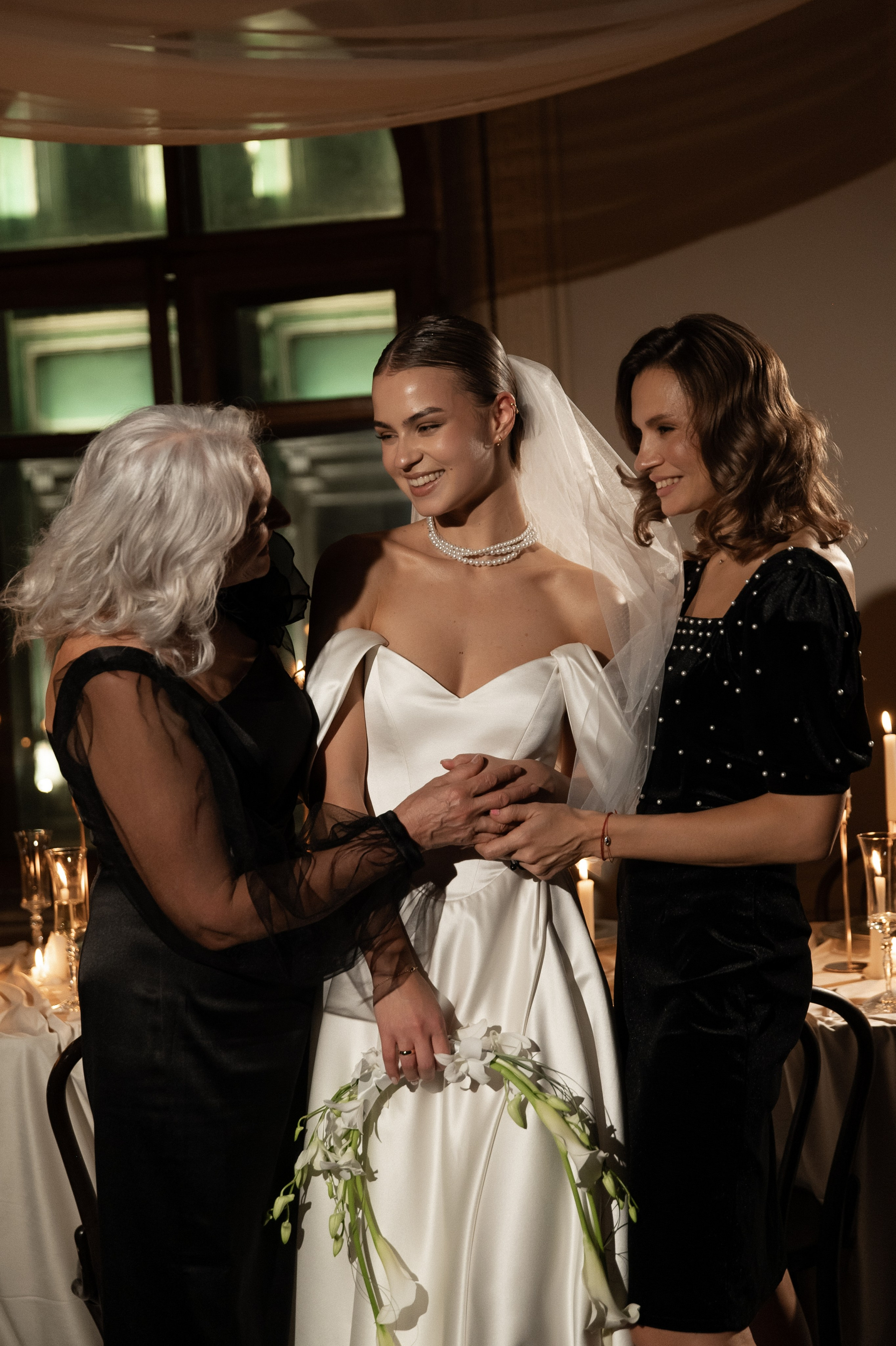 Камерный свадебный ужин при свечах в старинном особняке в фотостудии 21. Kult. Ярослава Ерина — свадебный фотограф в Москве