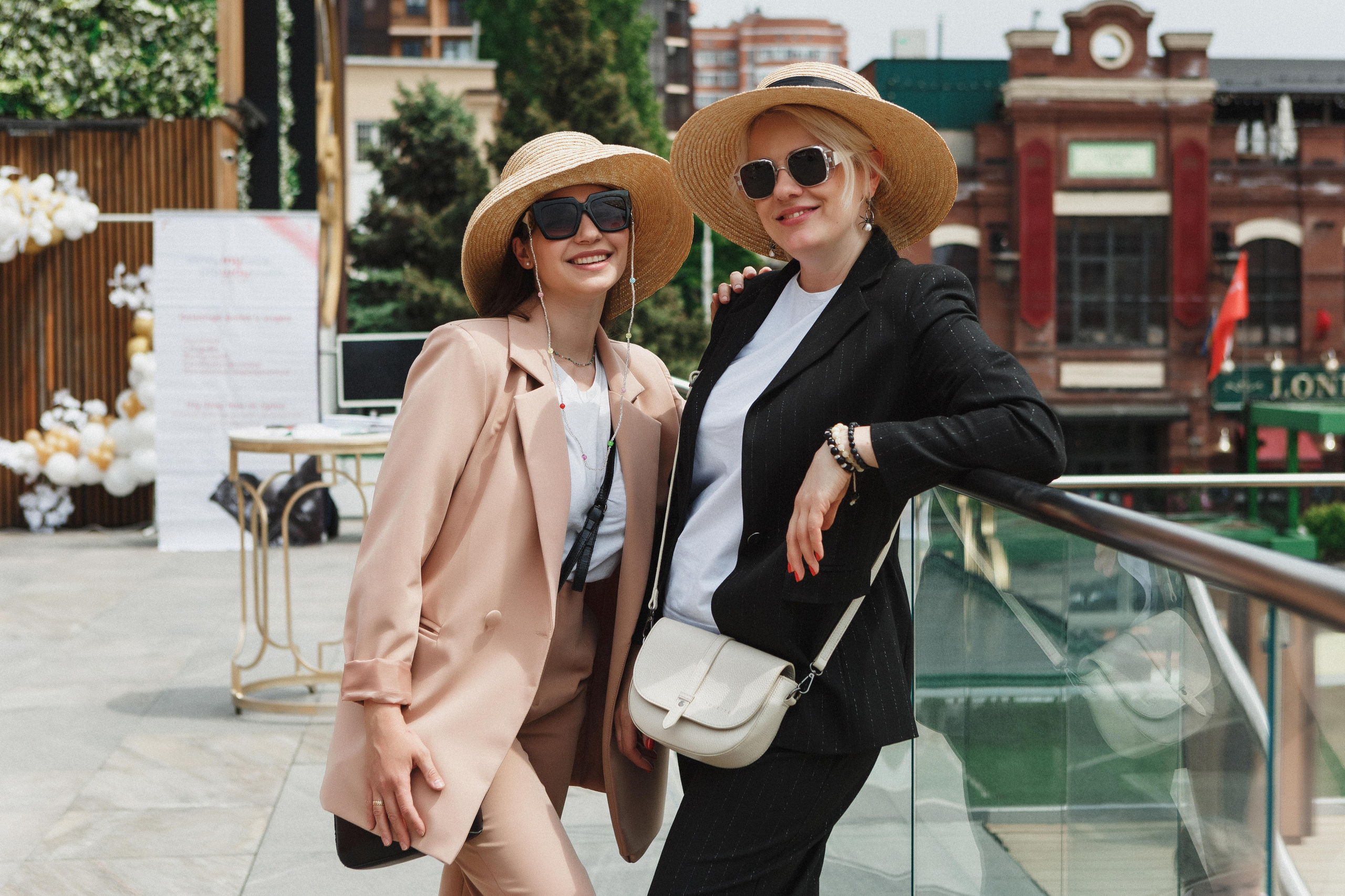 Моменты: Съёмка букета невесты в ТРЦ Большой, Ростов-на-Дону. Свадебный и семейный фотограф в Таганроге Бакарюк Антон