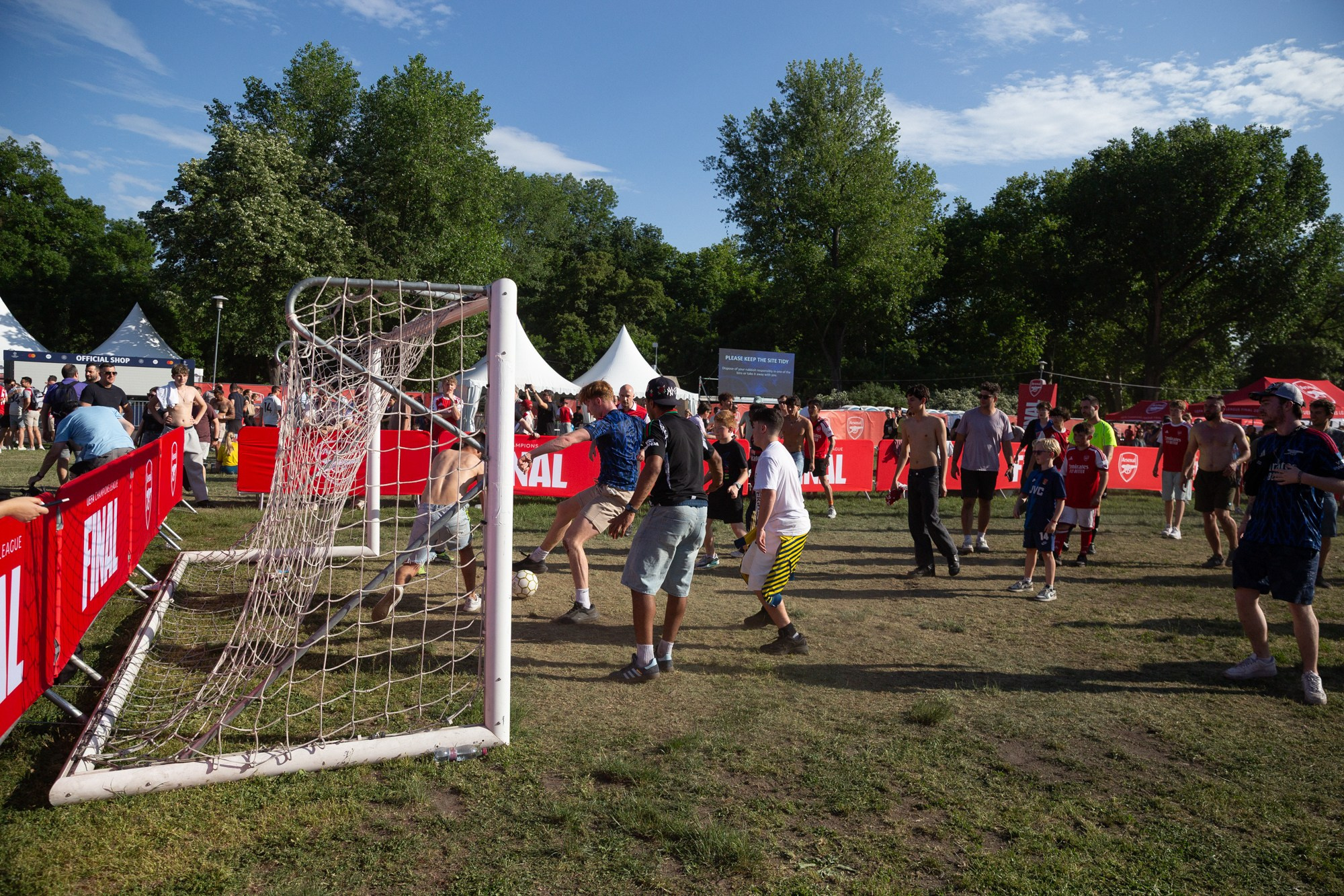 UEFA Champions League Final. Arsenal vs PSG. Budapest 2026. Arsenal Fan Zone. Photographer in Budapest  — Yura Knyazev