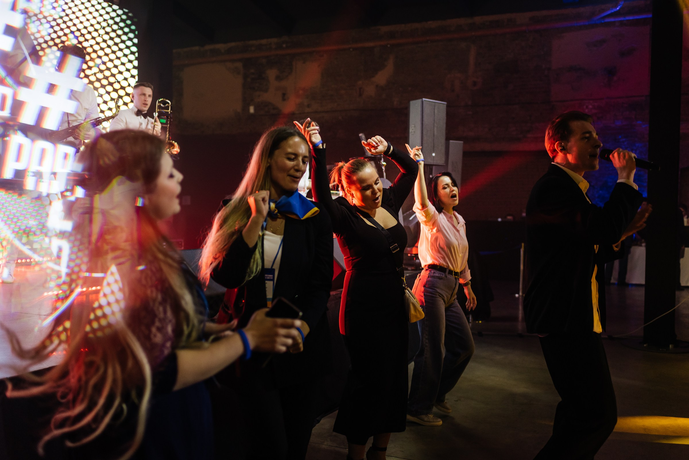 Репортажная фотосъёмка в Брусницын Холле. Свадебный фотограф в Санкт-Петербурге Венера Ахметова