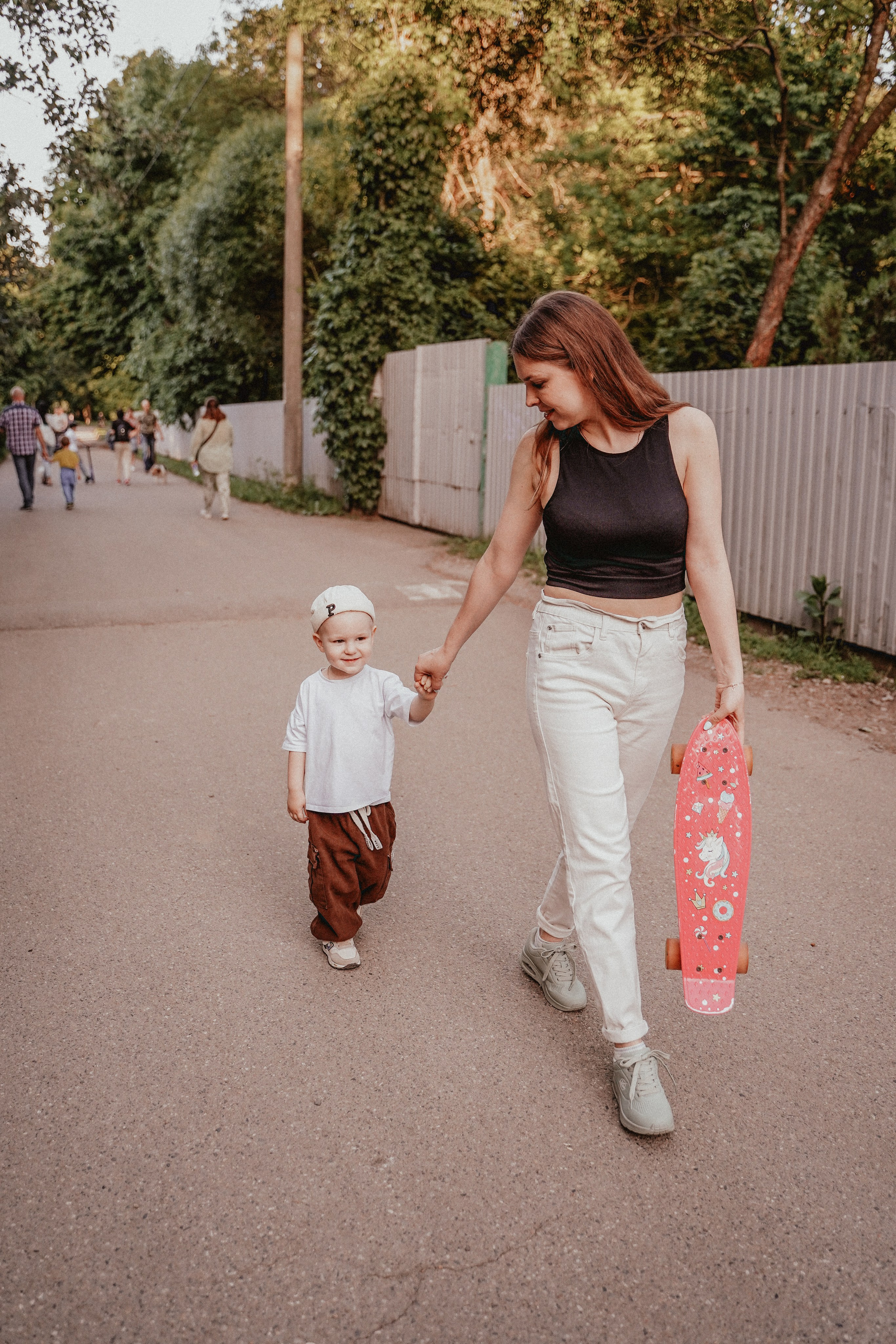 Семейная фотосессия со скейтом и самокатом. Семейный и женский фотограф в Краснодаре Анастасия Приймак
