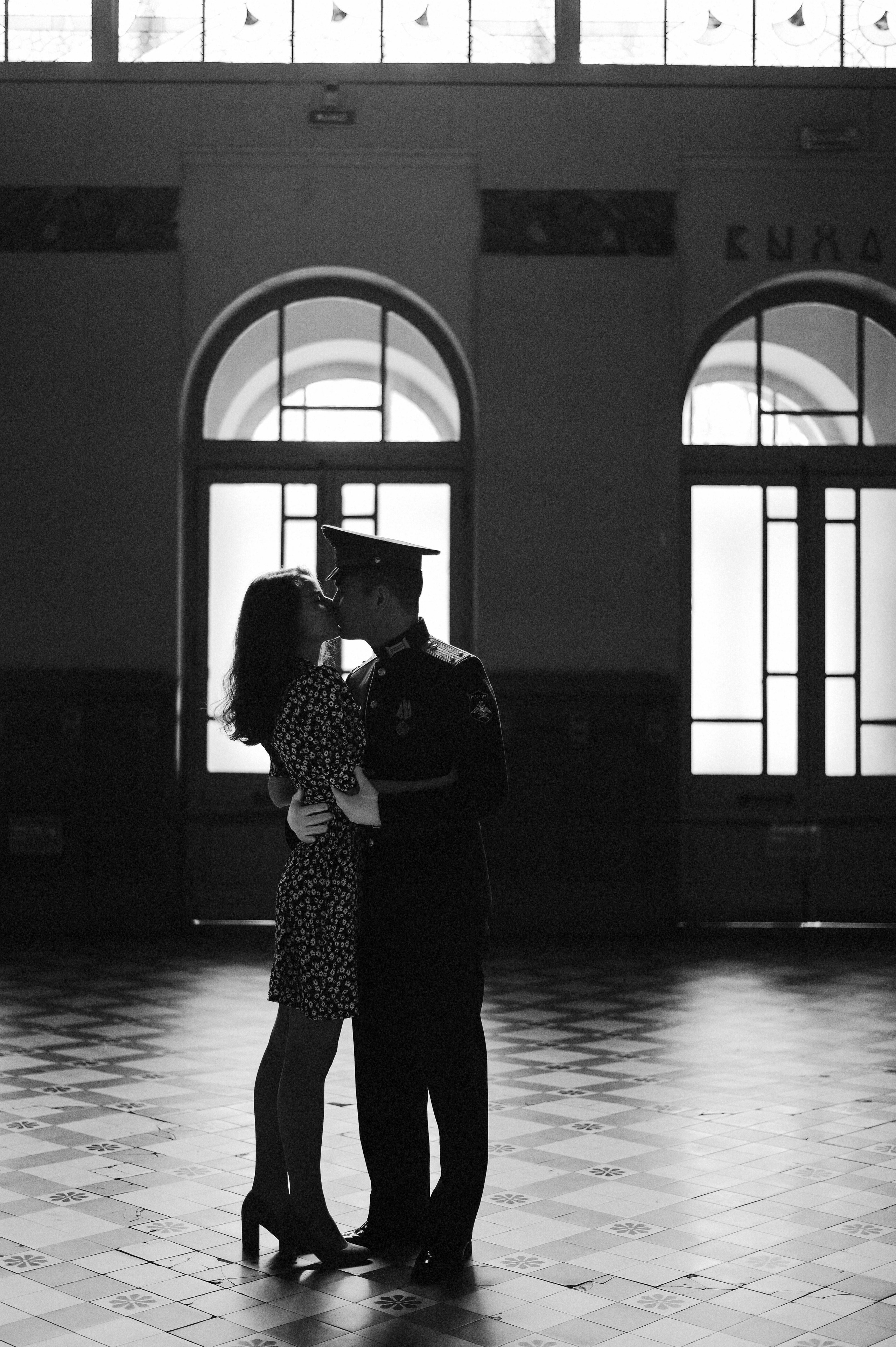 Love story на вокзале. Анастасия и Азамат. Семейный и свадебный фотограф в Санкт-Петербурге Яна