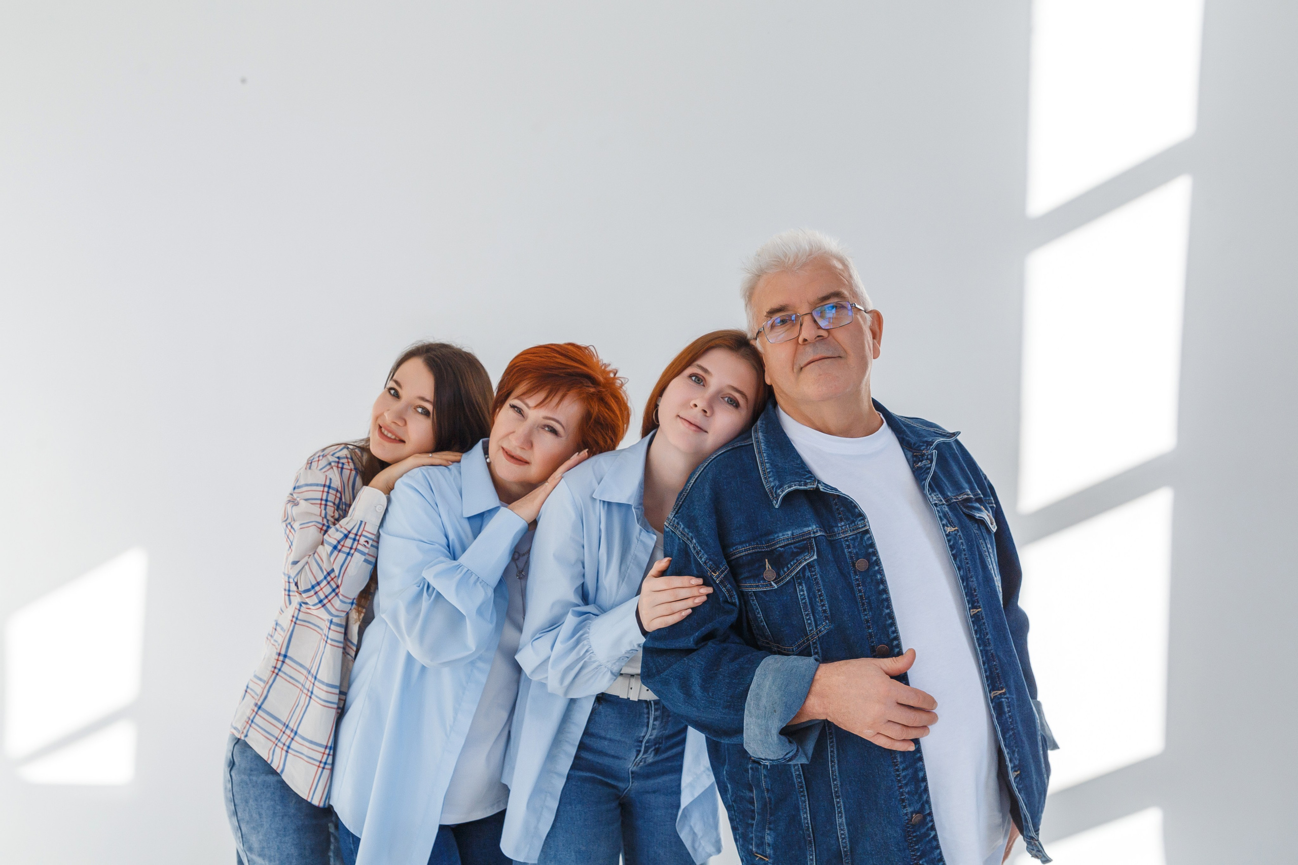 Рождественская встреча Синицыных в студии. Событийный фотограф Максим Бескоровайновнов