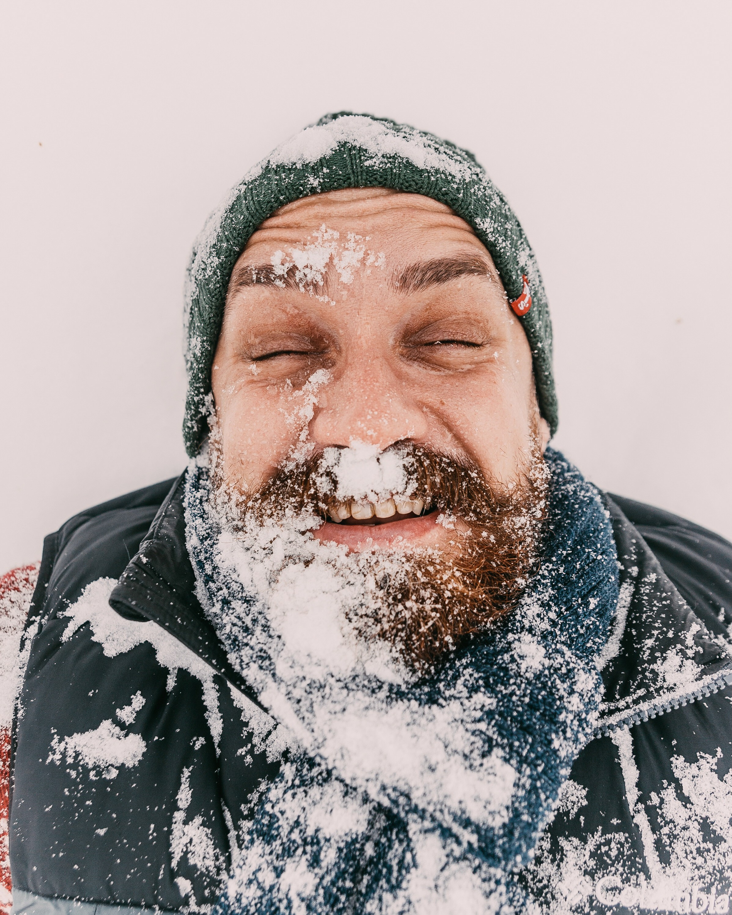 Тренды новогодних съемок 2025. Фотограф в Екатеринбурге Артём Зайнетдинов