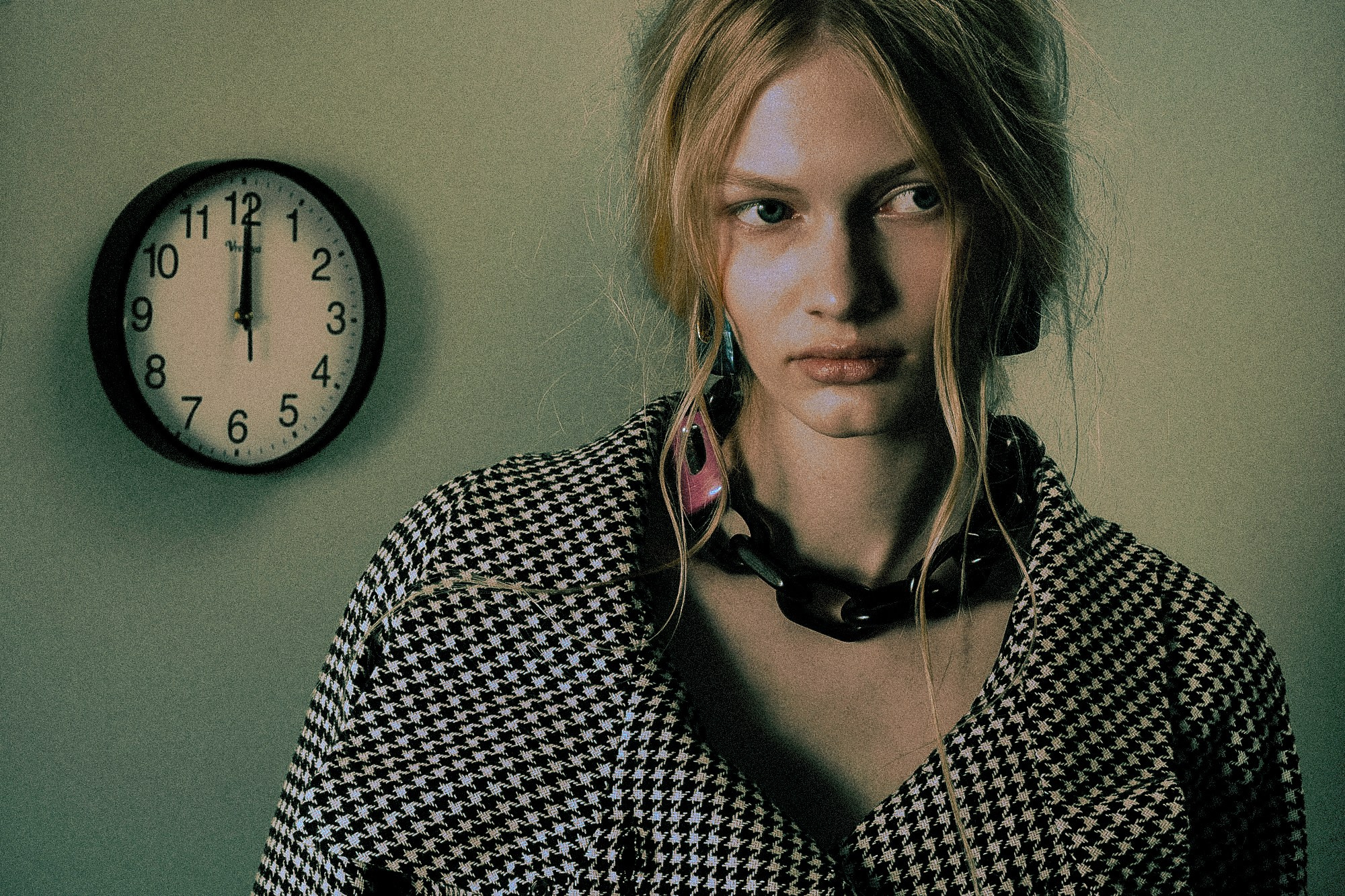 BEAUTY & FASHION. Retouch, post-production, color grading for stills