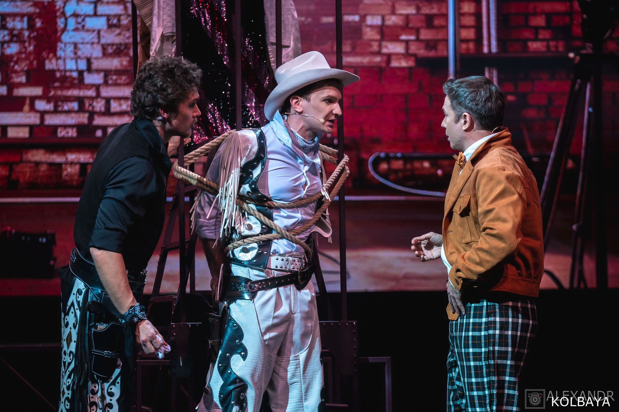 Фотографии со спектакля «Привет, я тетя Чарли». Концертный и театральный репортажный фотограф в Москве Александр Колбая