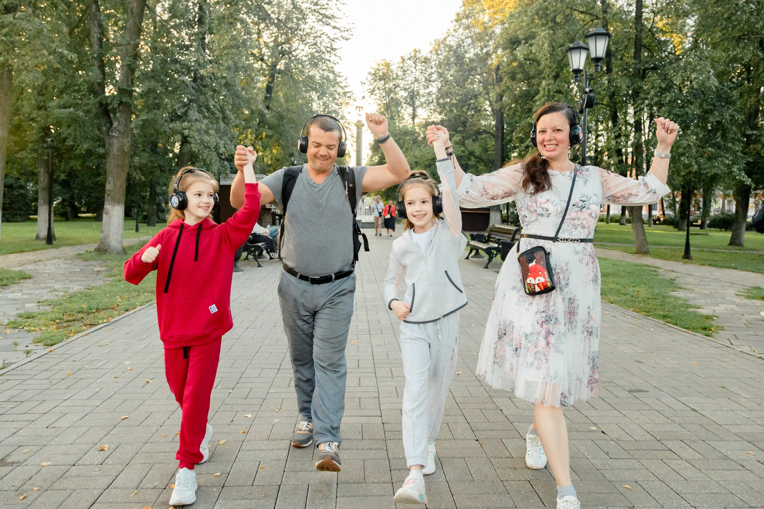 Экскурсия. На каждом снимке всегда два человека: фотограф и зритель