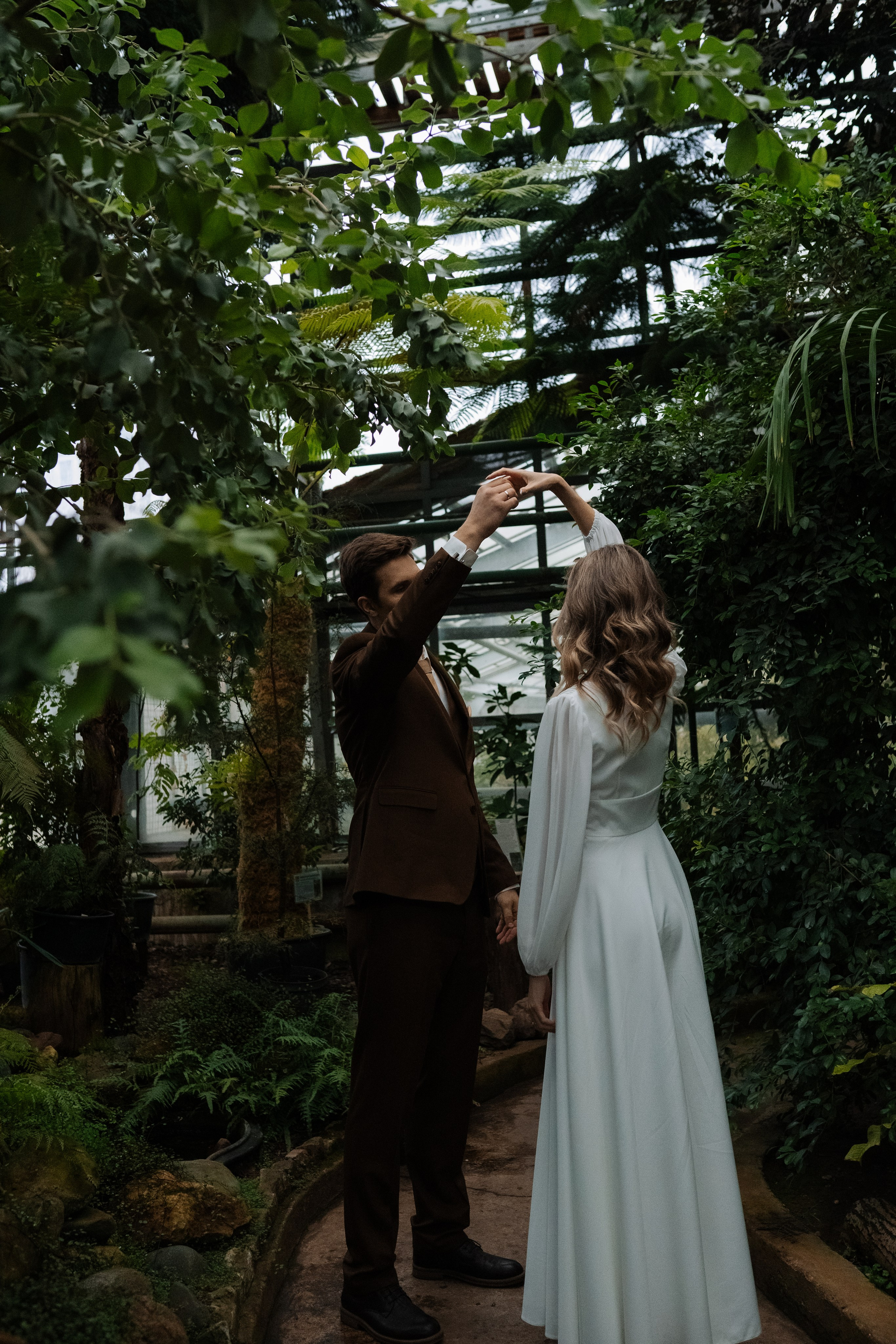 Свадебная фотосессия в оранжерее, Москва. Свадебный фотограф в Москве Анна Полушина