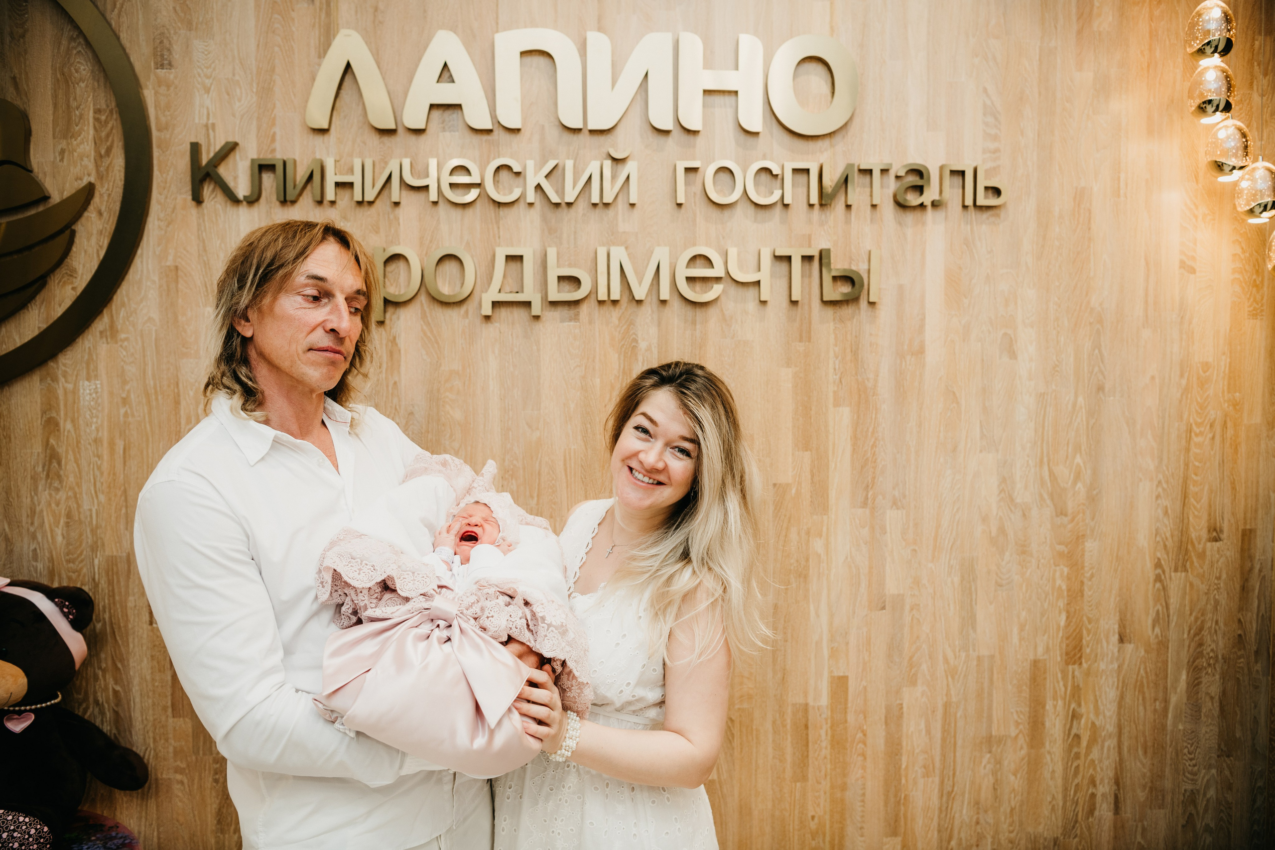 Выписка Полины в Лапино. Фотограф на выписку из роддома в Москве и МО