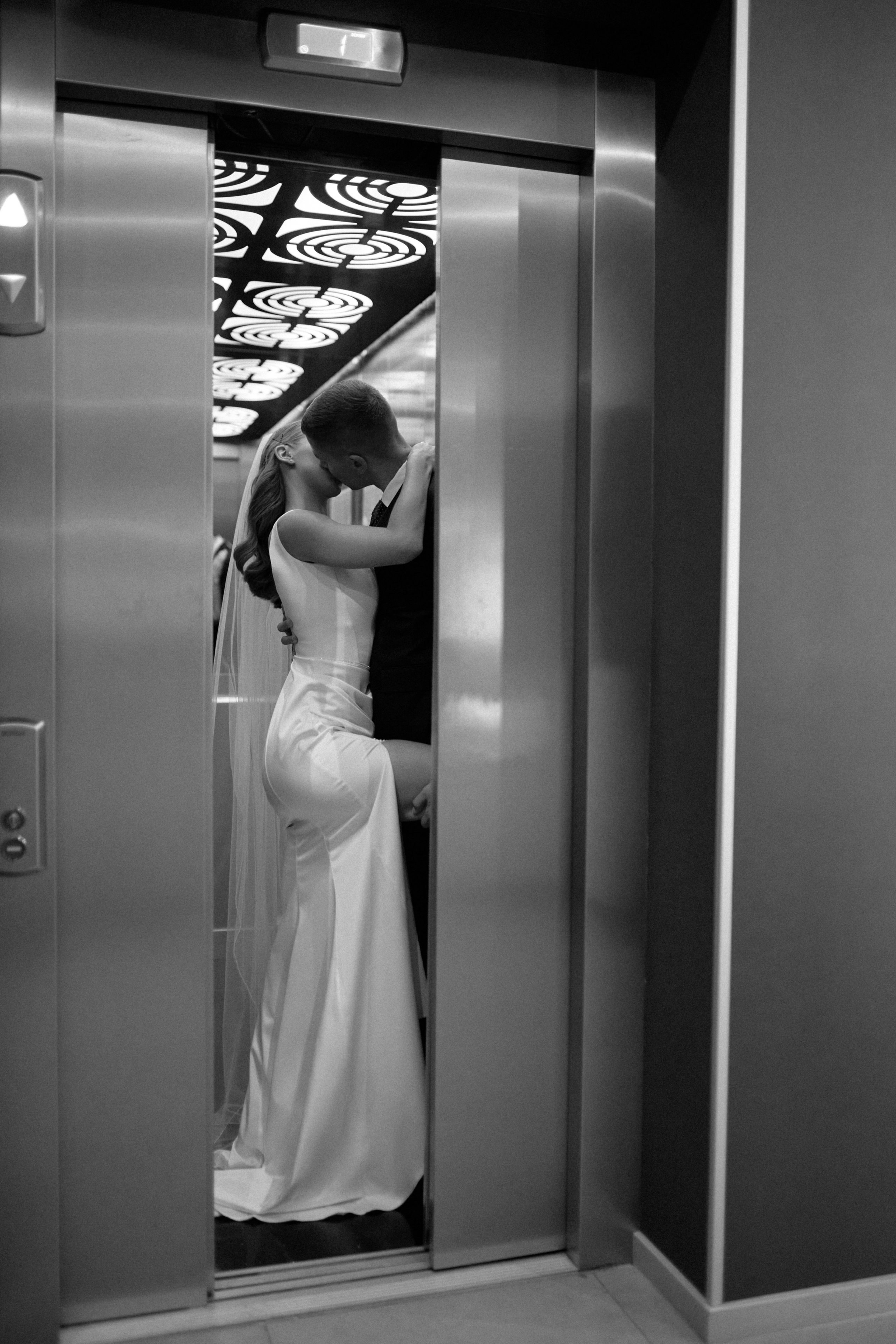 Выездная свадебная фотосессия. Сестры Карабаза. Фотографы и ретушеры в Москве и Санкт-Петербурге