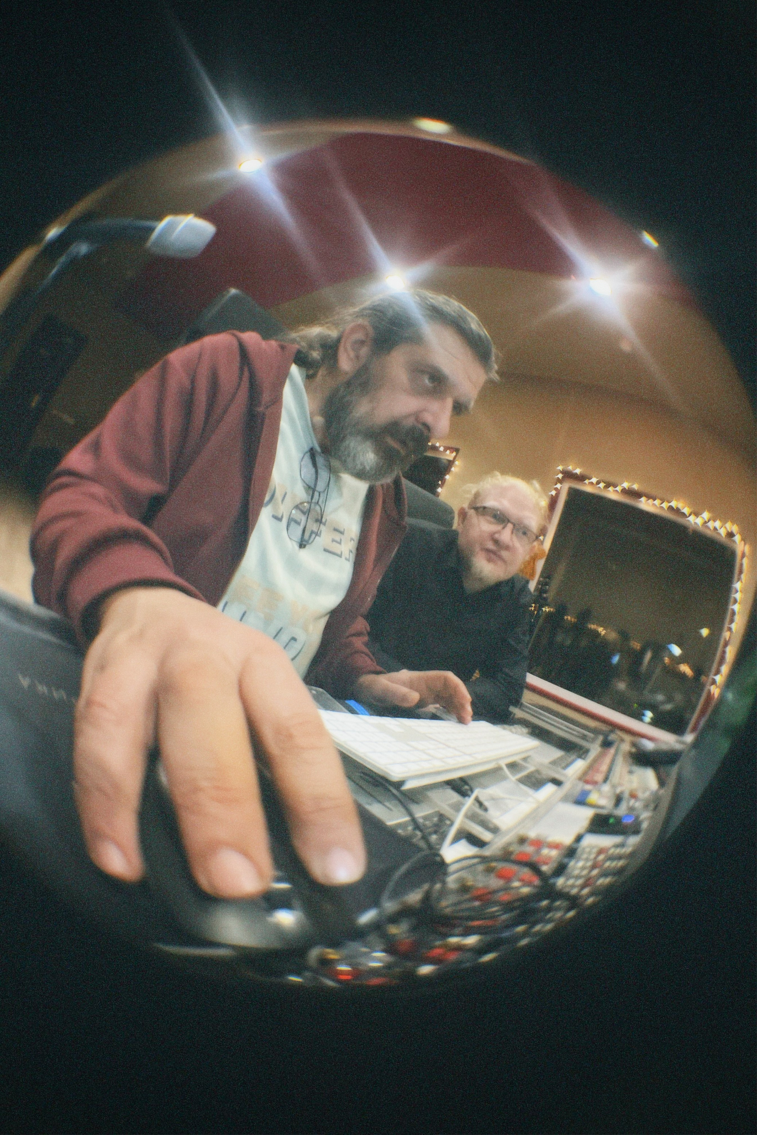 Голова Муэссы — запись гитар в студии Параметрика. Фотография для артистов