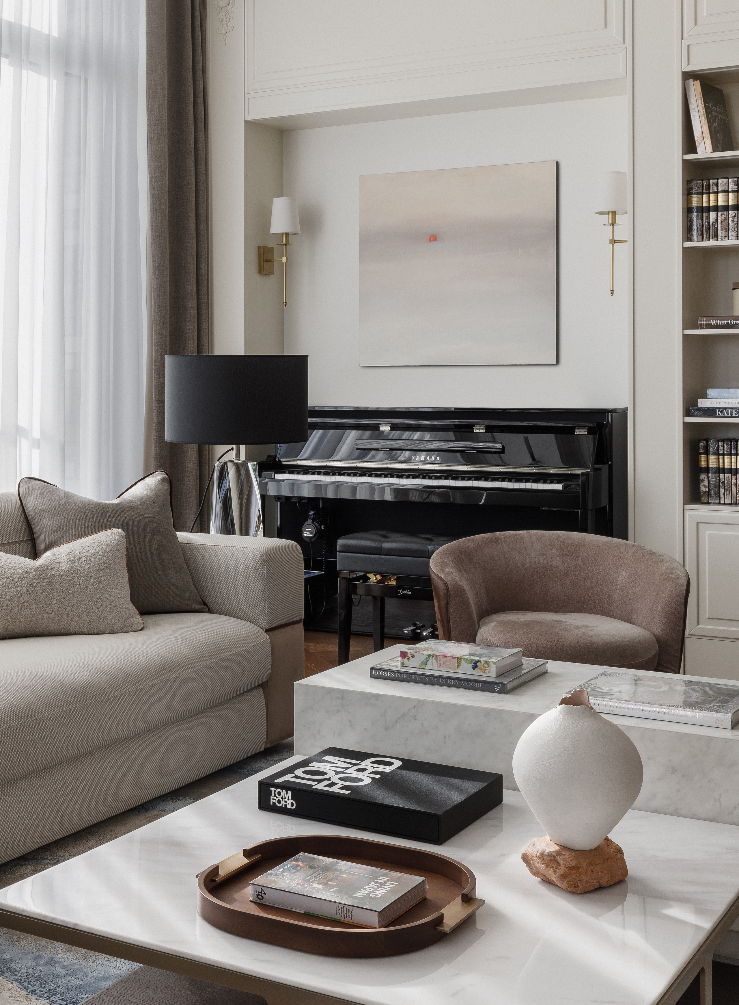 фортпиано в гостиной дизайн интерьера москва