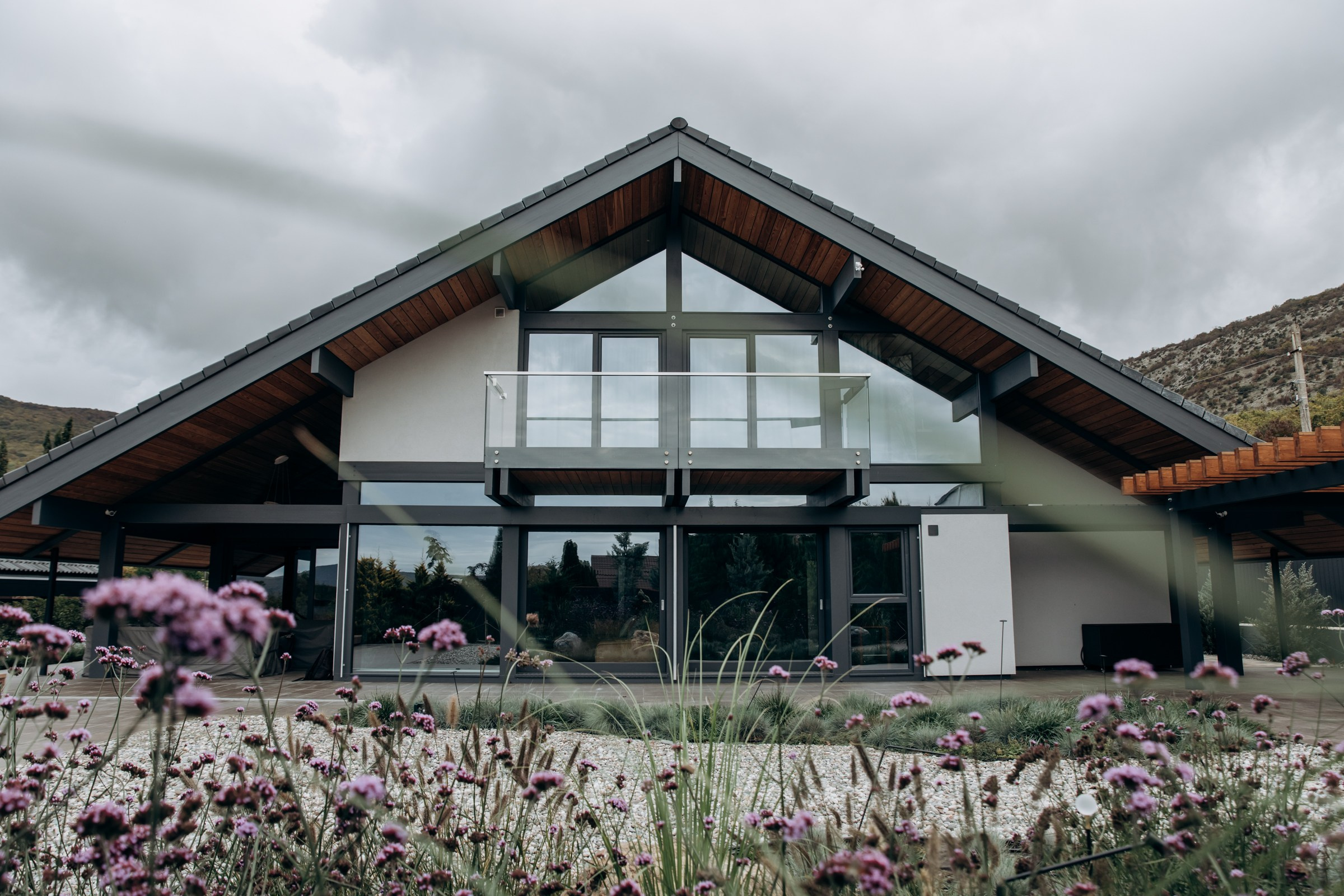 Съёмка для компании INTEQ HAUS из Москвы. Фотограф в Крыму — Федор зайцев. Свадебная, семейная и портретная съёмка. Фотографии для контента, для бизнеса. Корпоративная съёмка