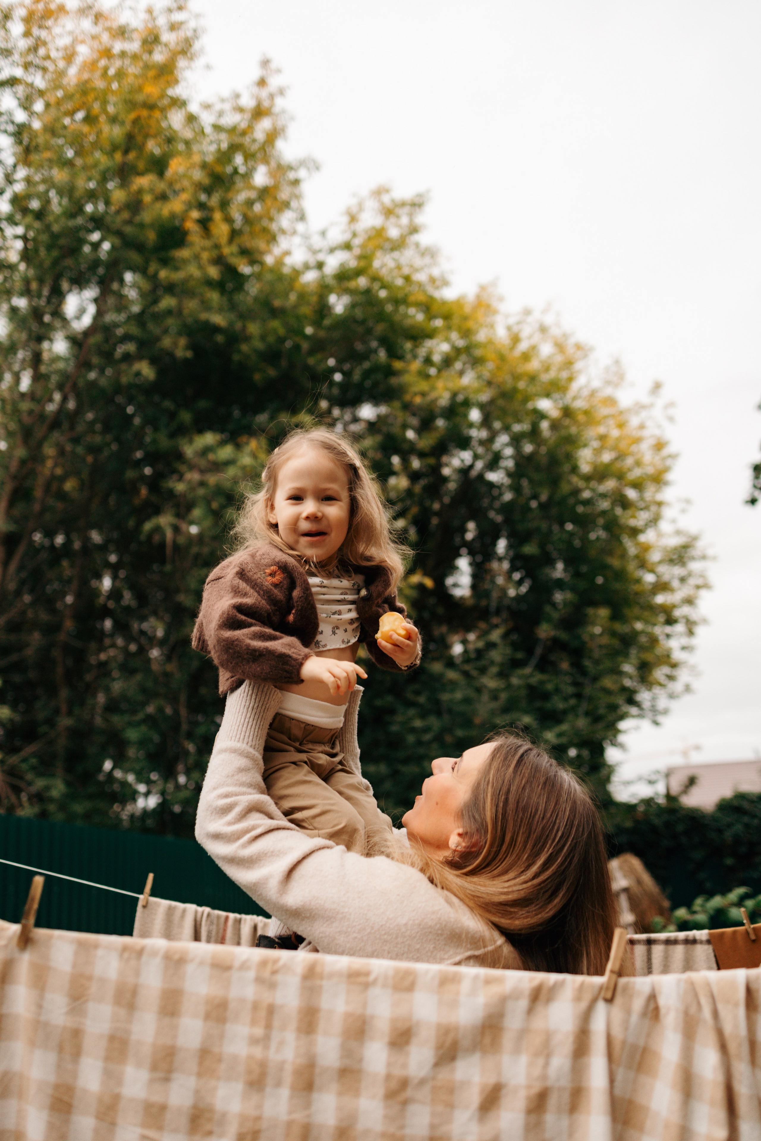 Осень в ладошках мамы. Ваш фотограф