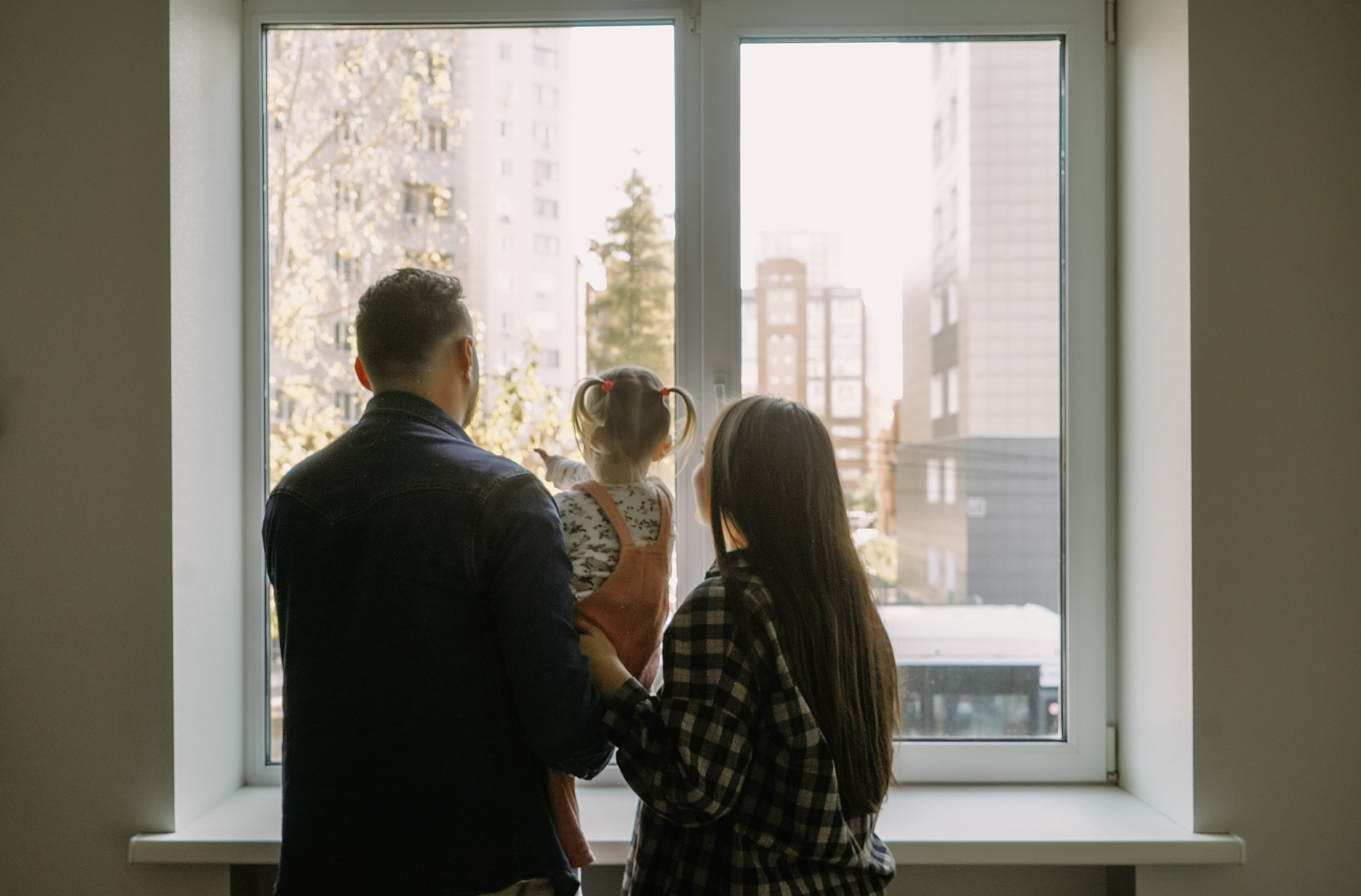 Карина, Андрей, Эмили. Главная