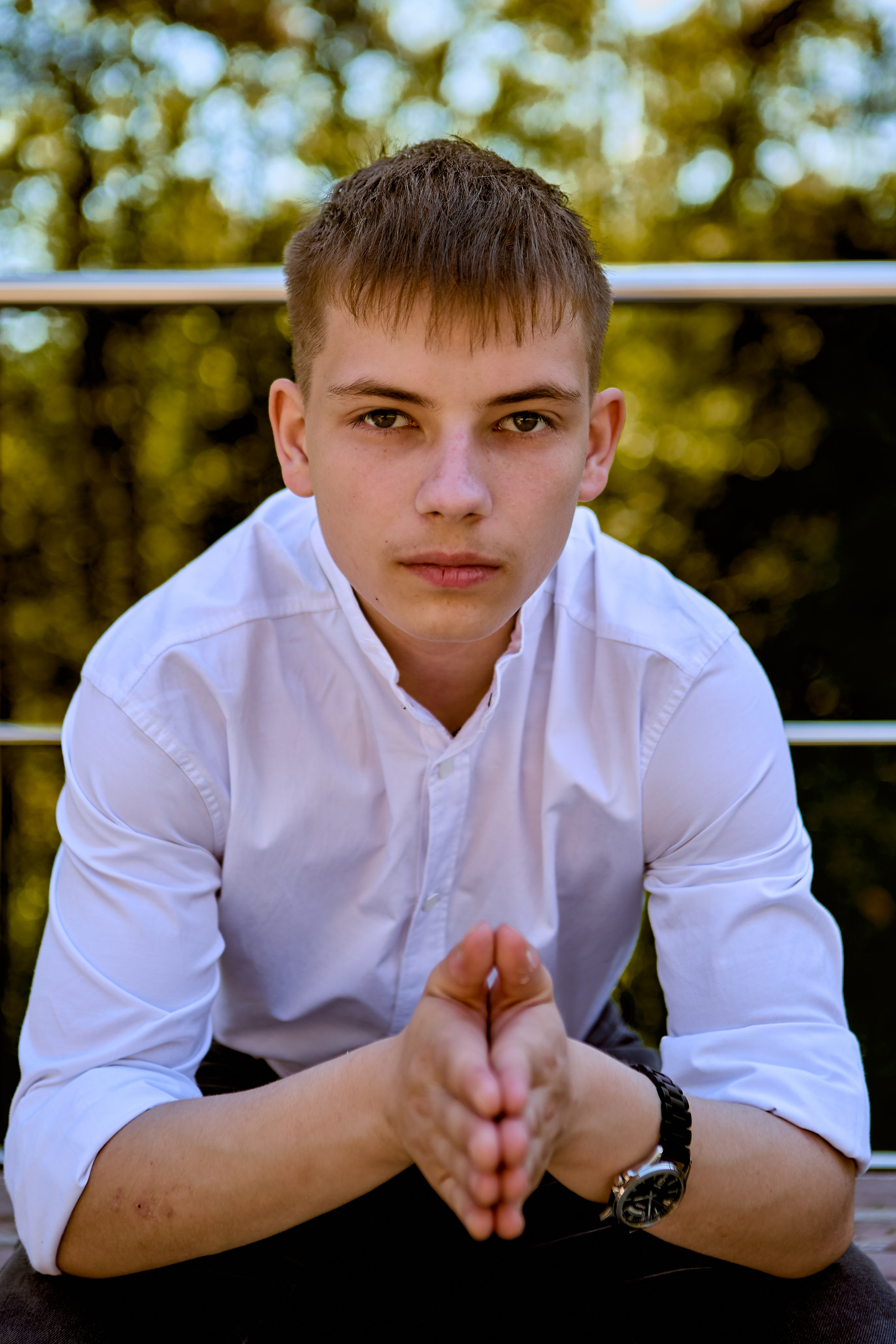 Портрет подростка на творческой прогулке в парке — светлая радость и вера, фото православного фотографа Николая Голованова, г. Дзержинск.