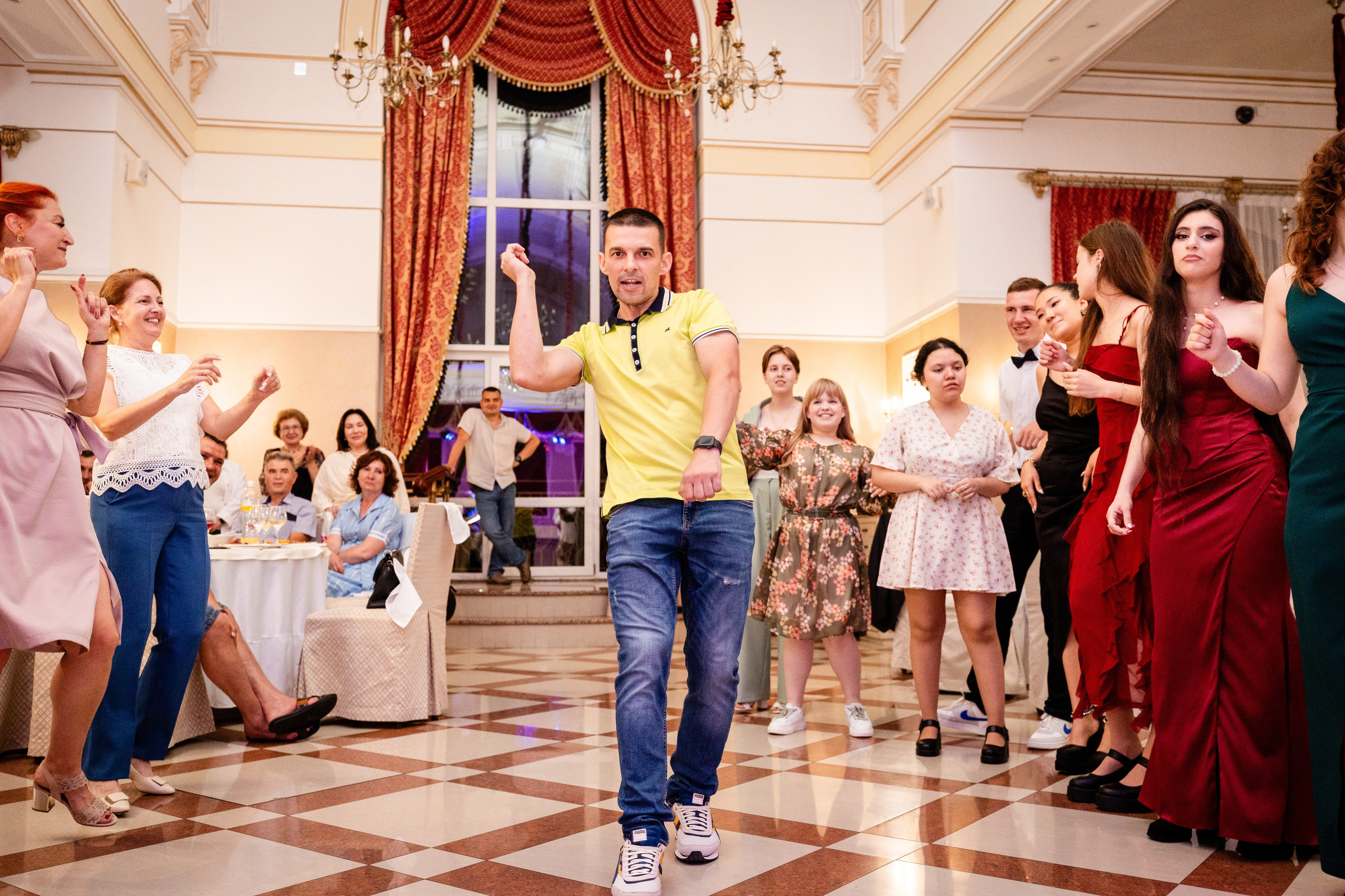 Школьный выпускной. Детский фотограф видеограф в Хабаровске Михаил Орлов