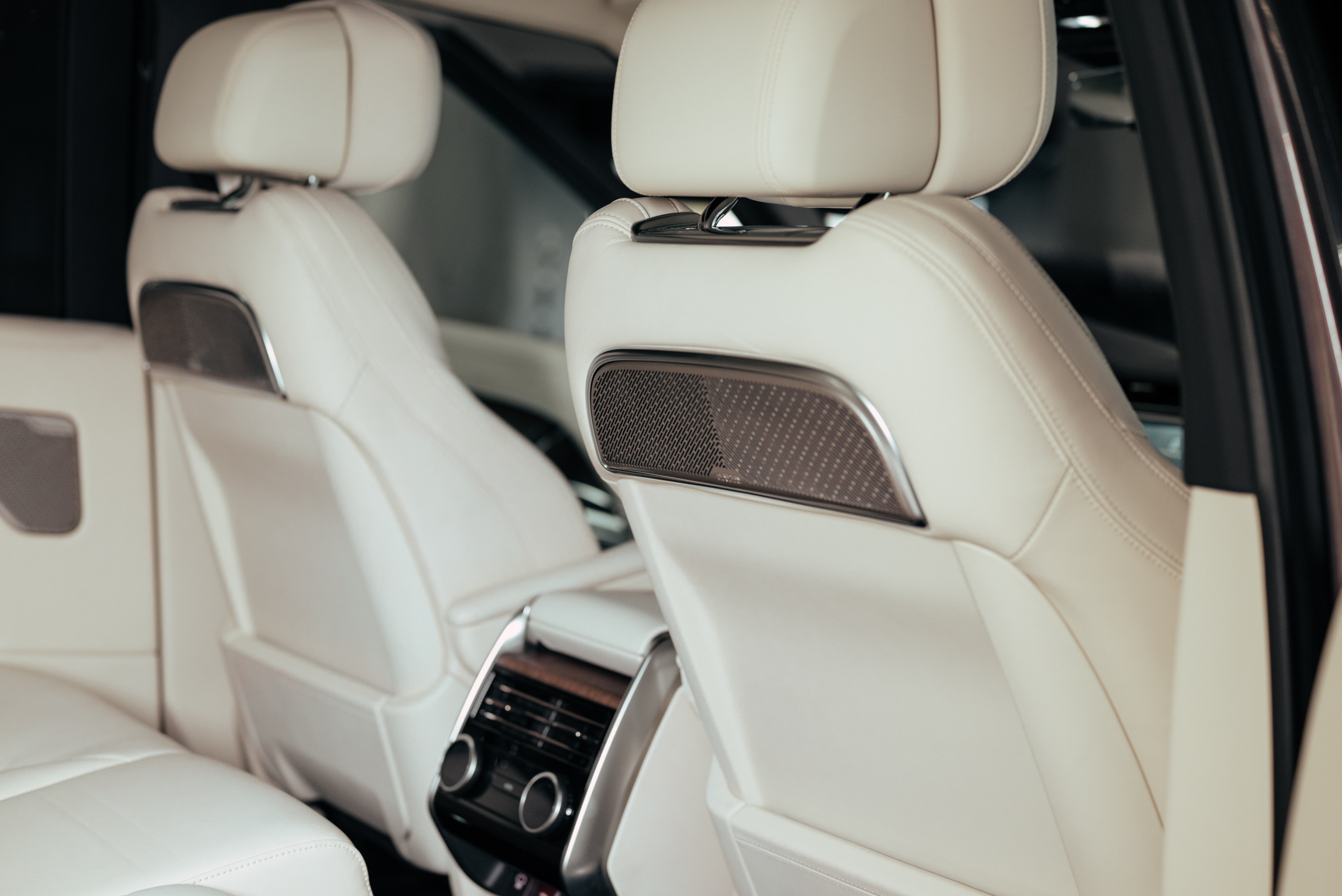 Range Rover long brown on white. DeLorein