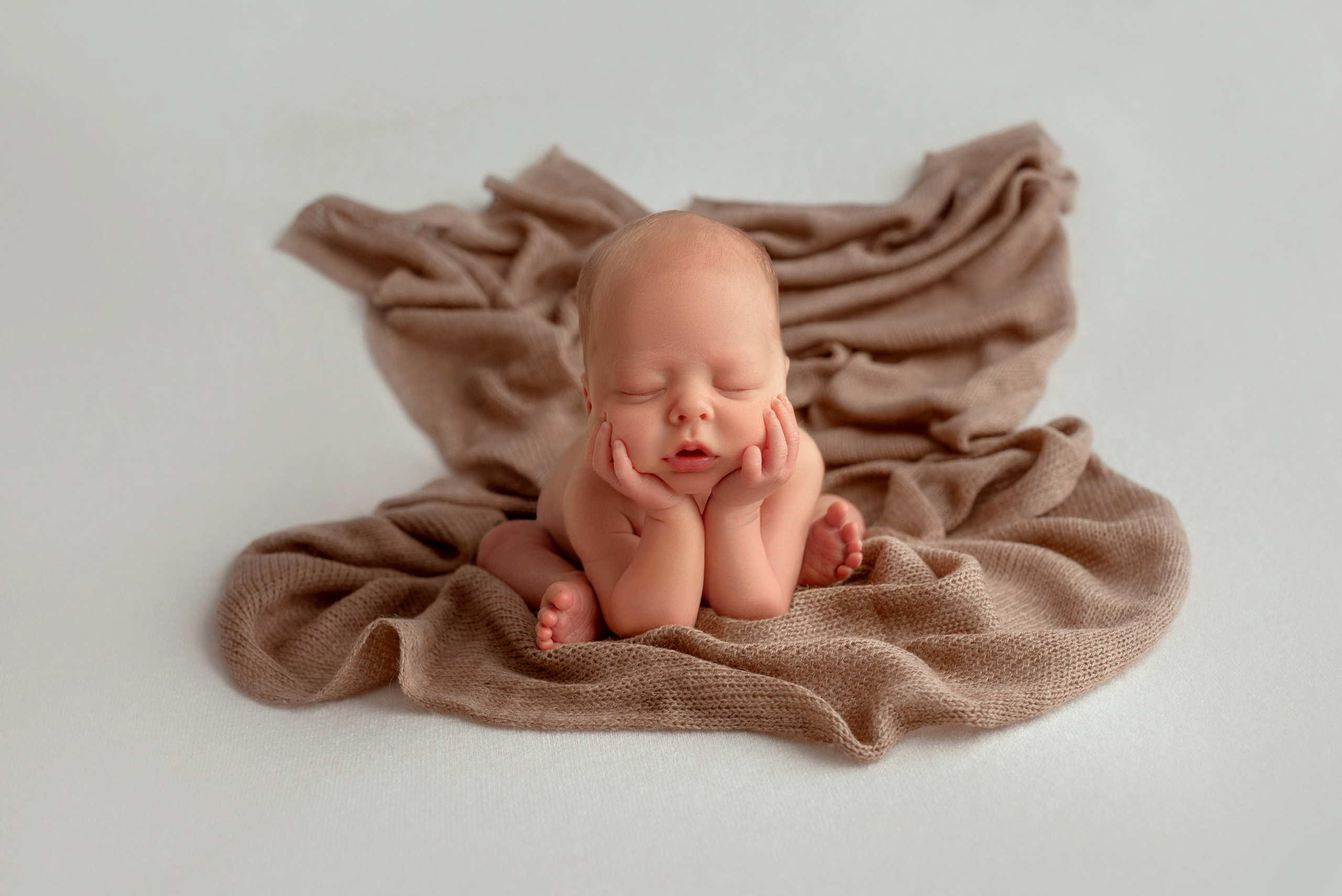 Фотосессия новорожденных в Норильске. Фотограф новорожденных в Норильске Виктория Шагалиева