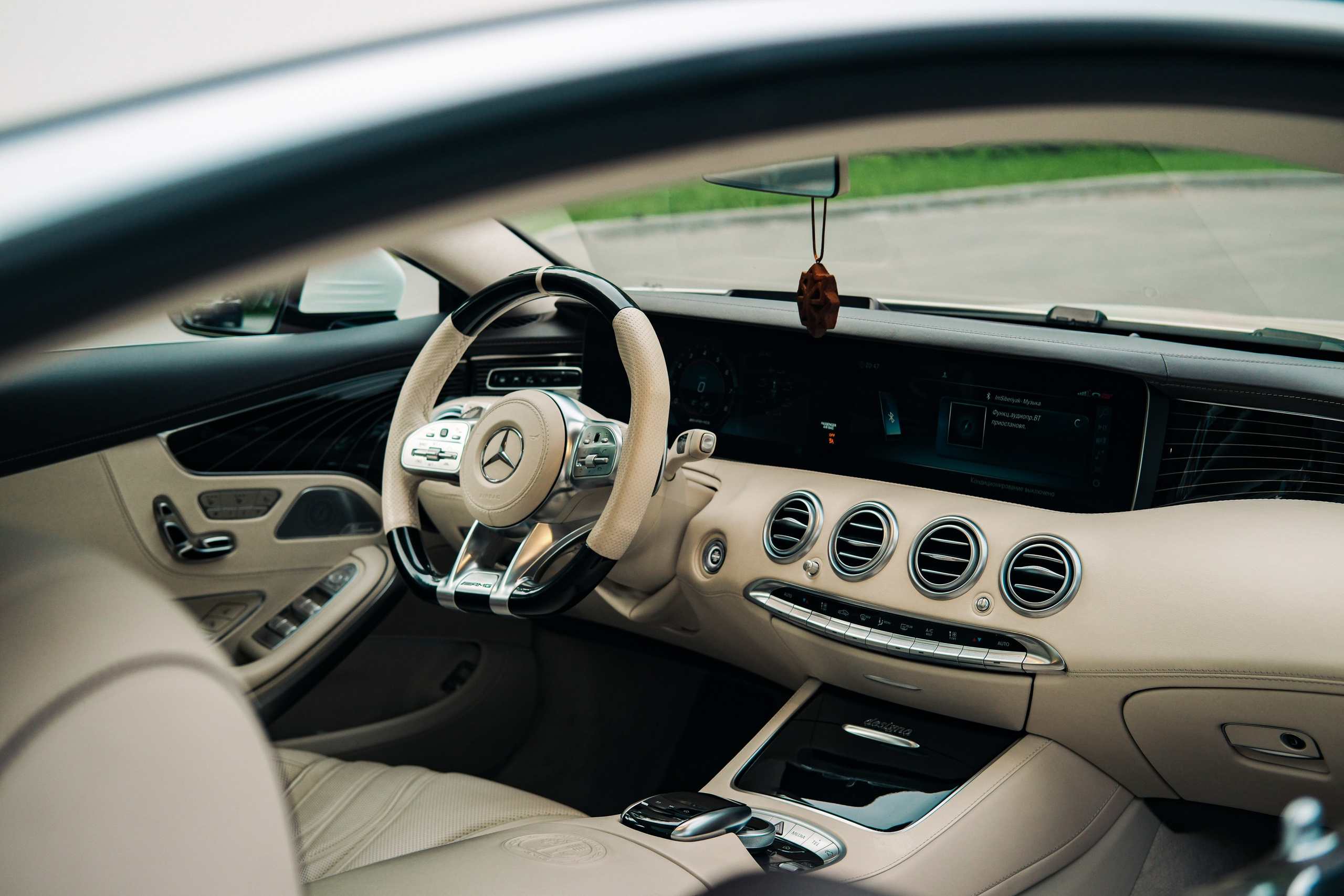 Профессиональная фотосессия Mercedes Benz S63 AMG Coupe в&nbsp;Новосибирске. Автомобильный фотограф Чанчин Владимир: детальные снимки кузова, интерьера и&nbsp;динамики. Съемка автомобиля для продажи